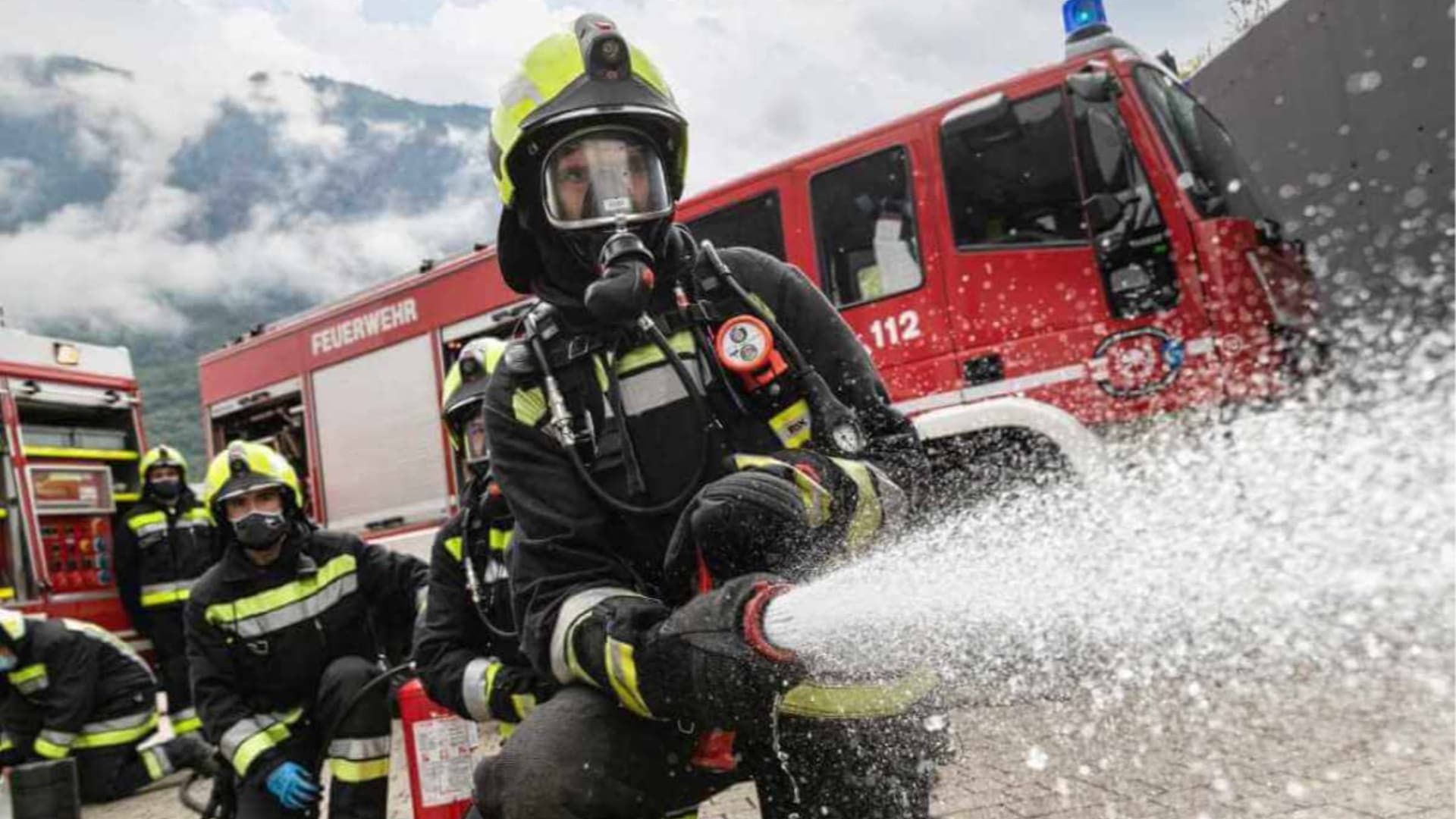 Vigili del fuoco in azione (foto d'archivio)