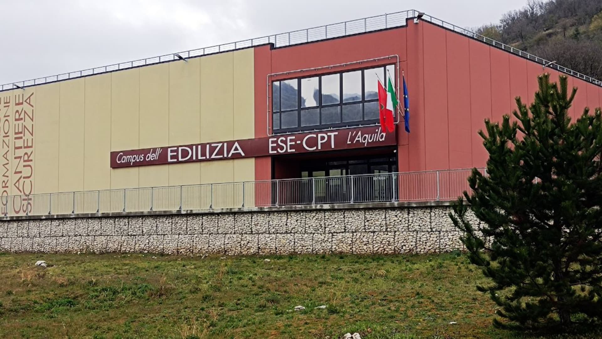 La sede dell'Aquila dell'Ese-Cpt (foto da Facebook)