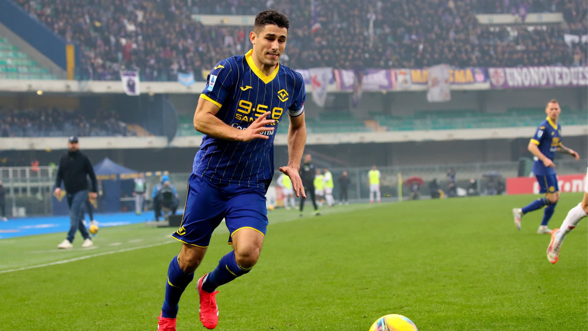 Davide Faraoni con la maglia del Verona