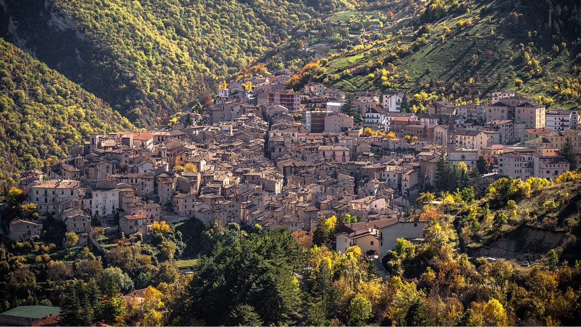 Una veduta di Scanno (foto wikipedia Mario75Romano)