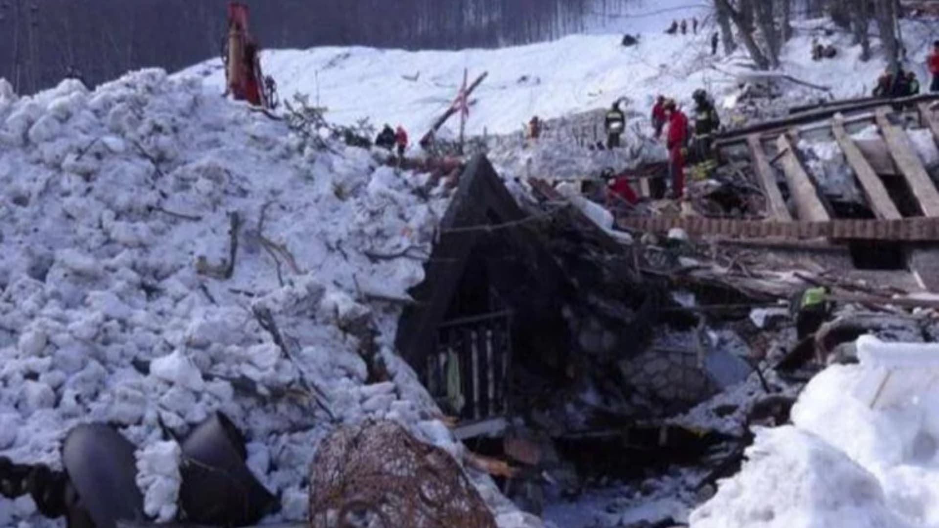 Rigopiano, le difese chiedono l'assoluzione per dirigenti regionali