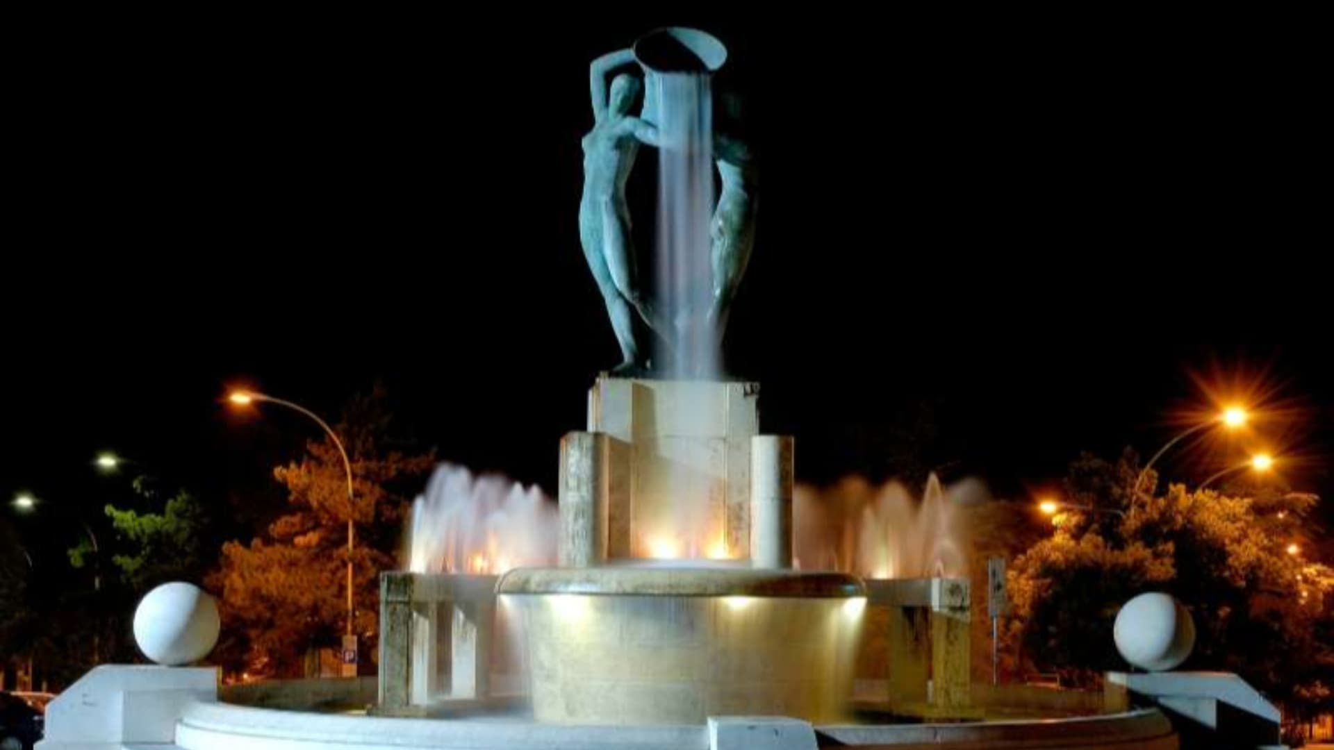 la Fontana Luminosa