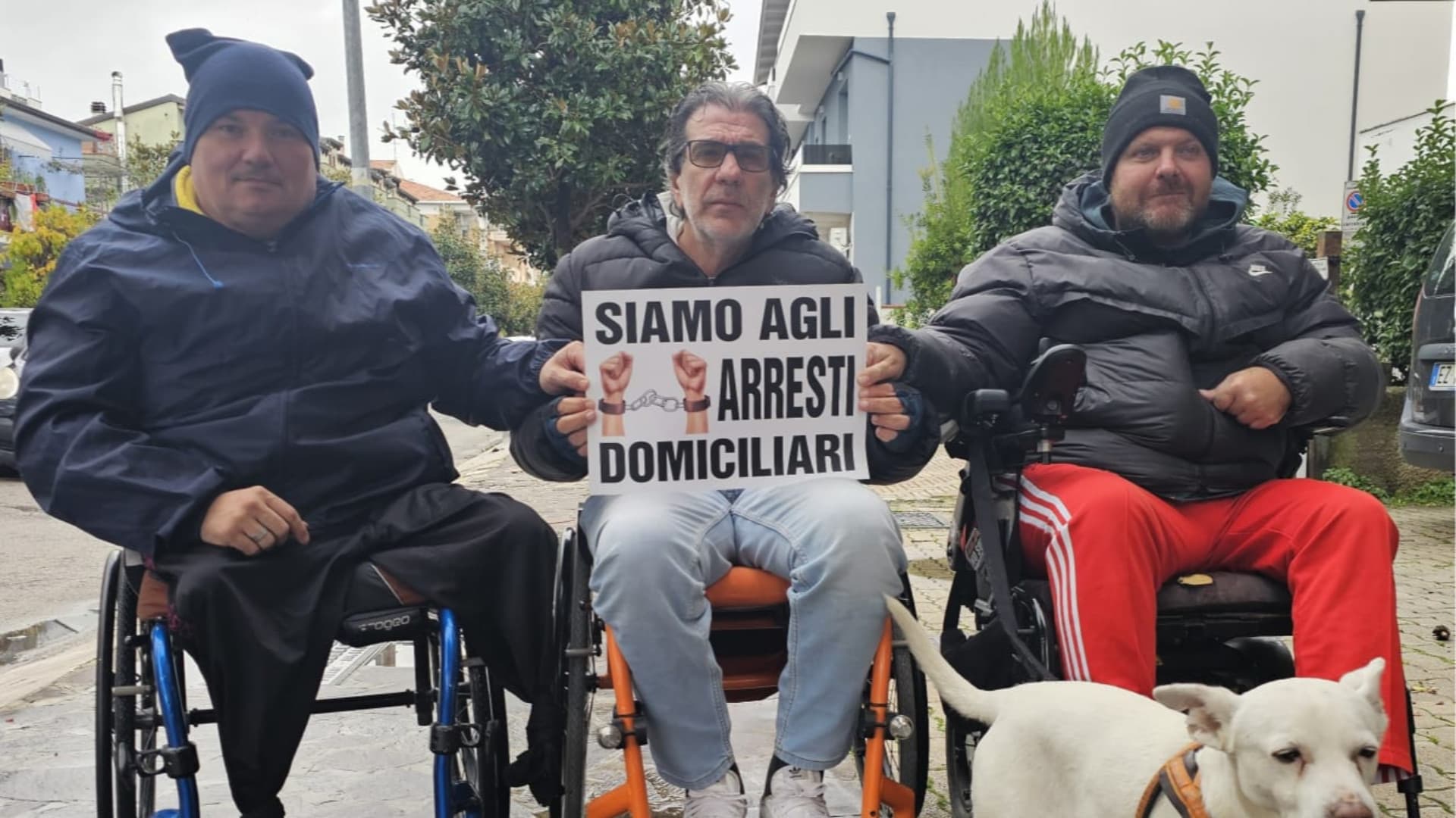 Carmine Ranieri, il responsabile regionale per la disabilità Claudio Ferrante, il ragazzo Andrea di Montesilvano