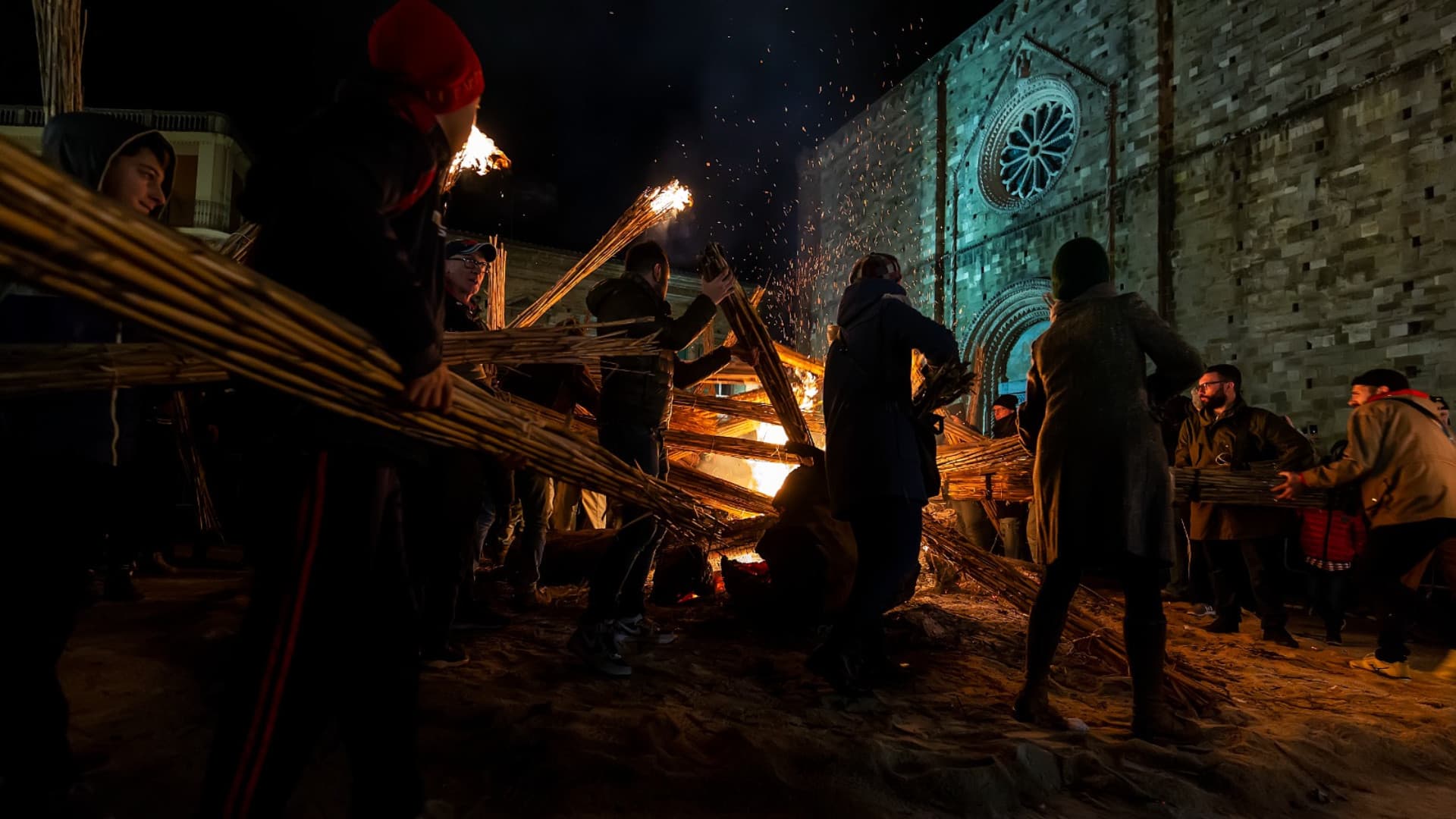Atri, ritorna la Notte dei Faugni: spettacoli, tradizione e il rito all’alba dell’8 dicembre