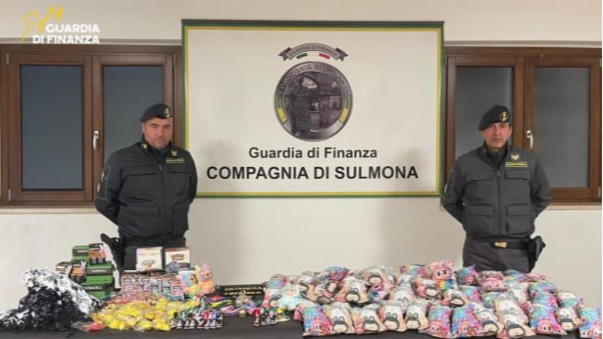 I giocattoli sequestrati (foto Finanza)