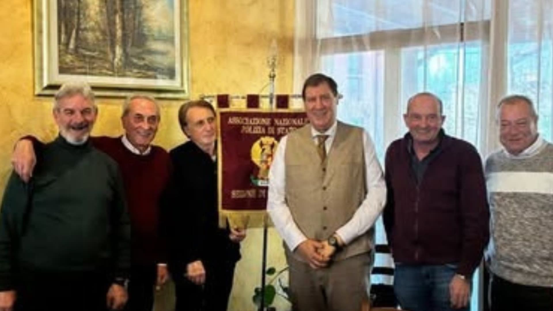 A sinistra dello stemma Cesareo, a destra Paolo Capuzzo