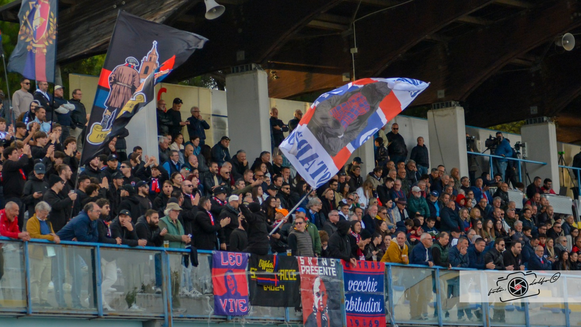 I tifosi del Notaresco (foto da Facebook)