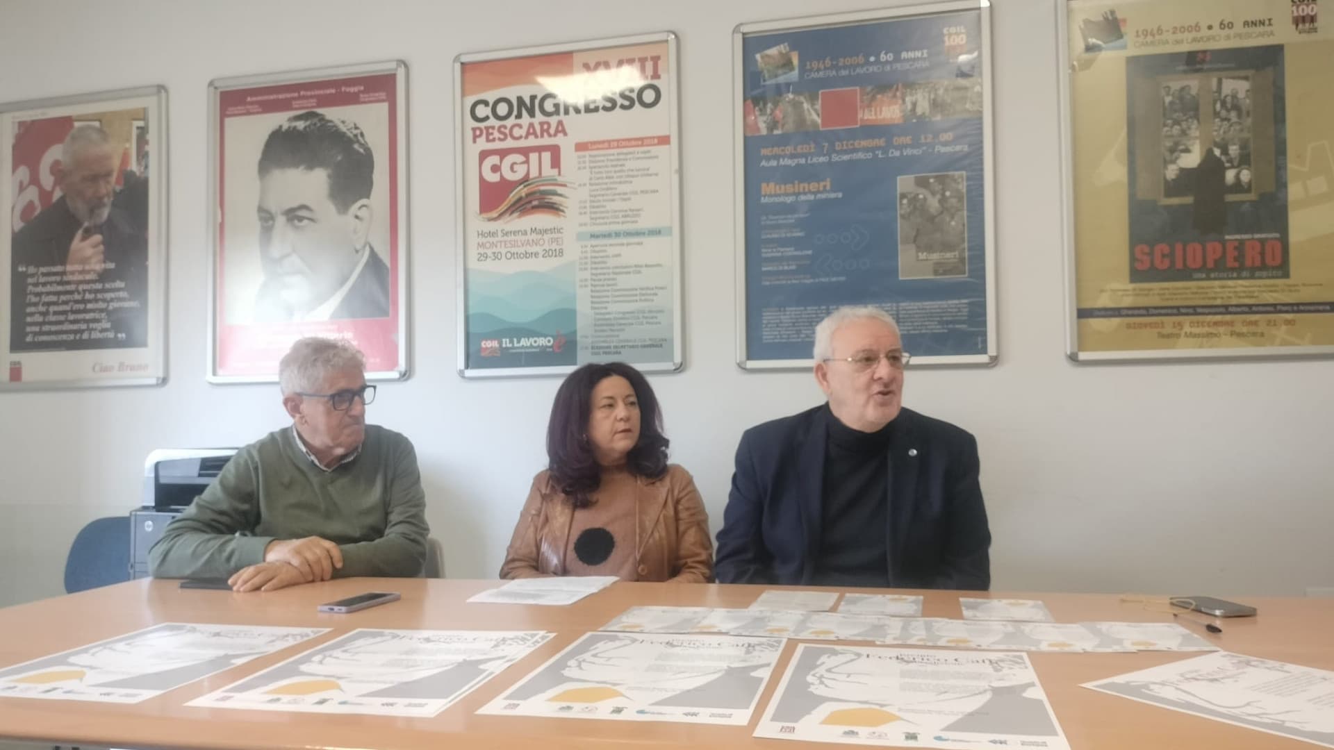 Roberto Biagi della segreteria provinciale dello spi Pescara, Alessandra Di Simone, segretaria Spi Cgil Pescara, e Oscar Buonamano, curatore del Premio