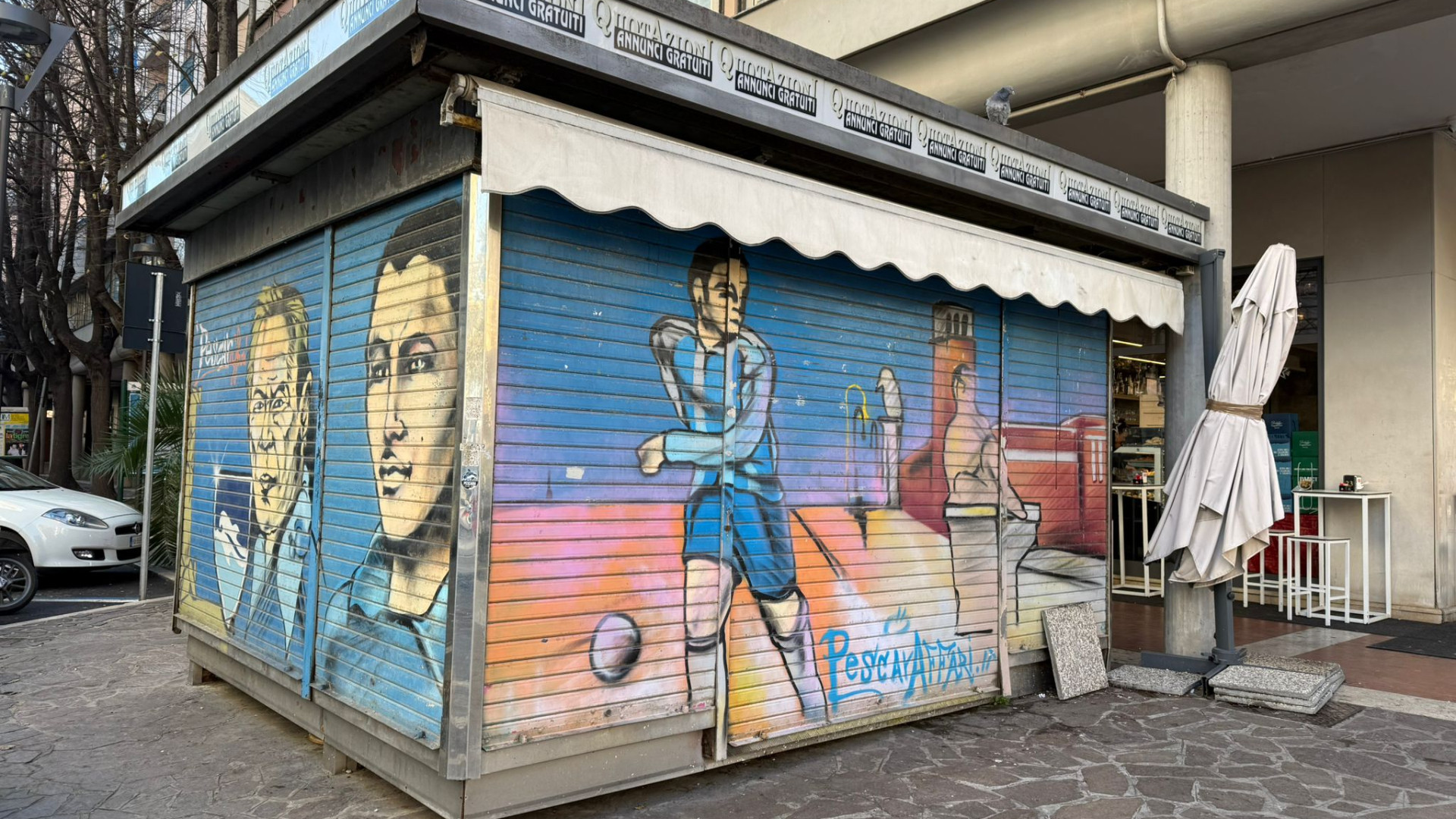 Una delle edicole dismesse