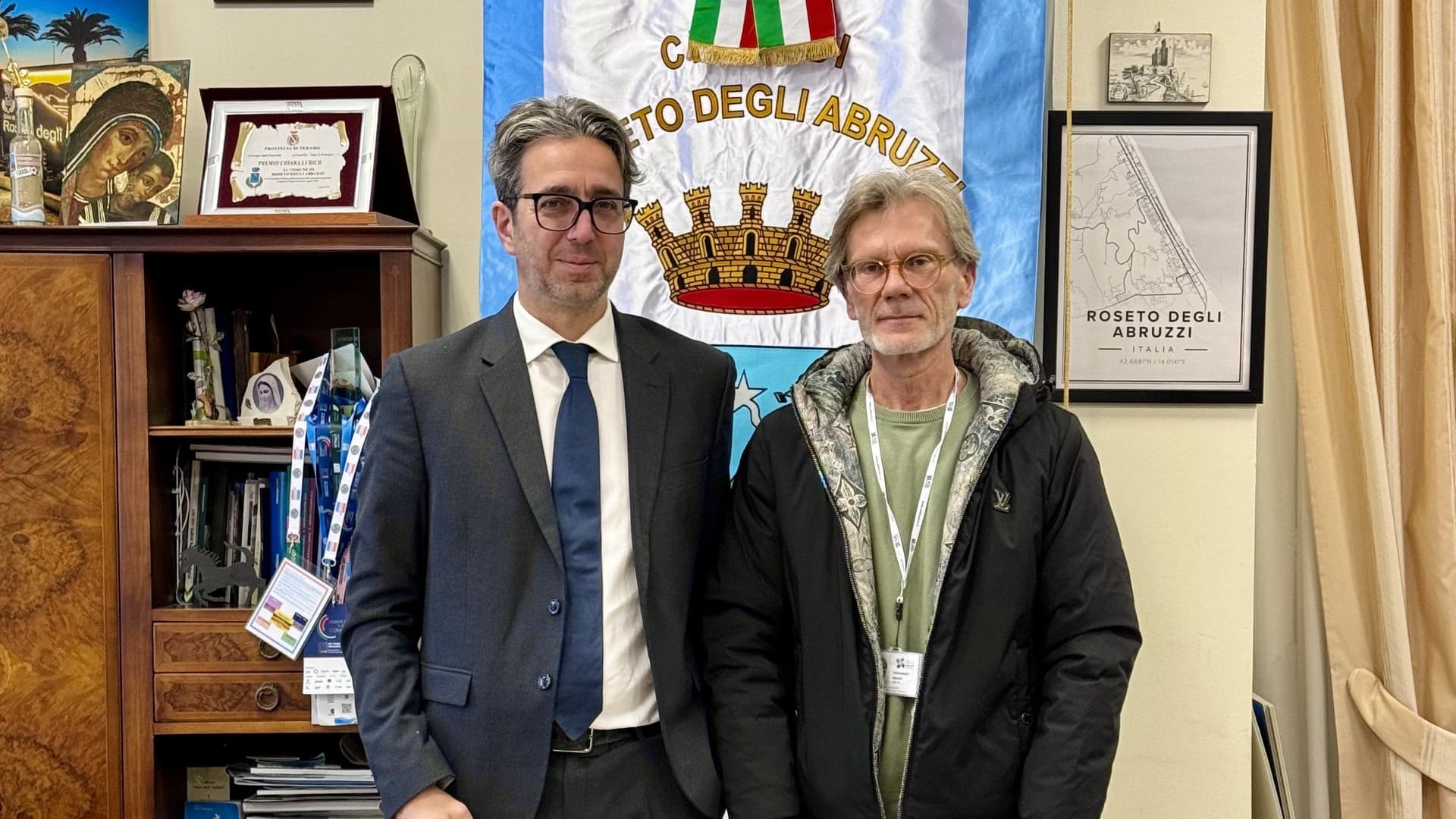 Il sindaco di Roseto degli Abruzzi Mario Nugnes con Mauro Passamonti, nuovo direttore della Uoc Area Distrettuale Adriatico della Asl di Teramo
