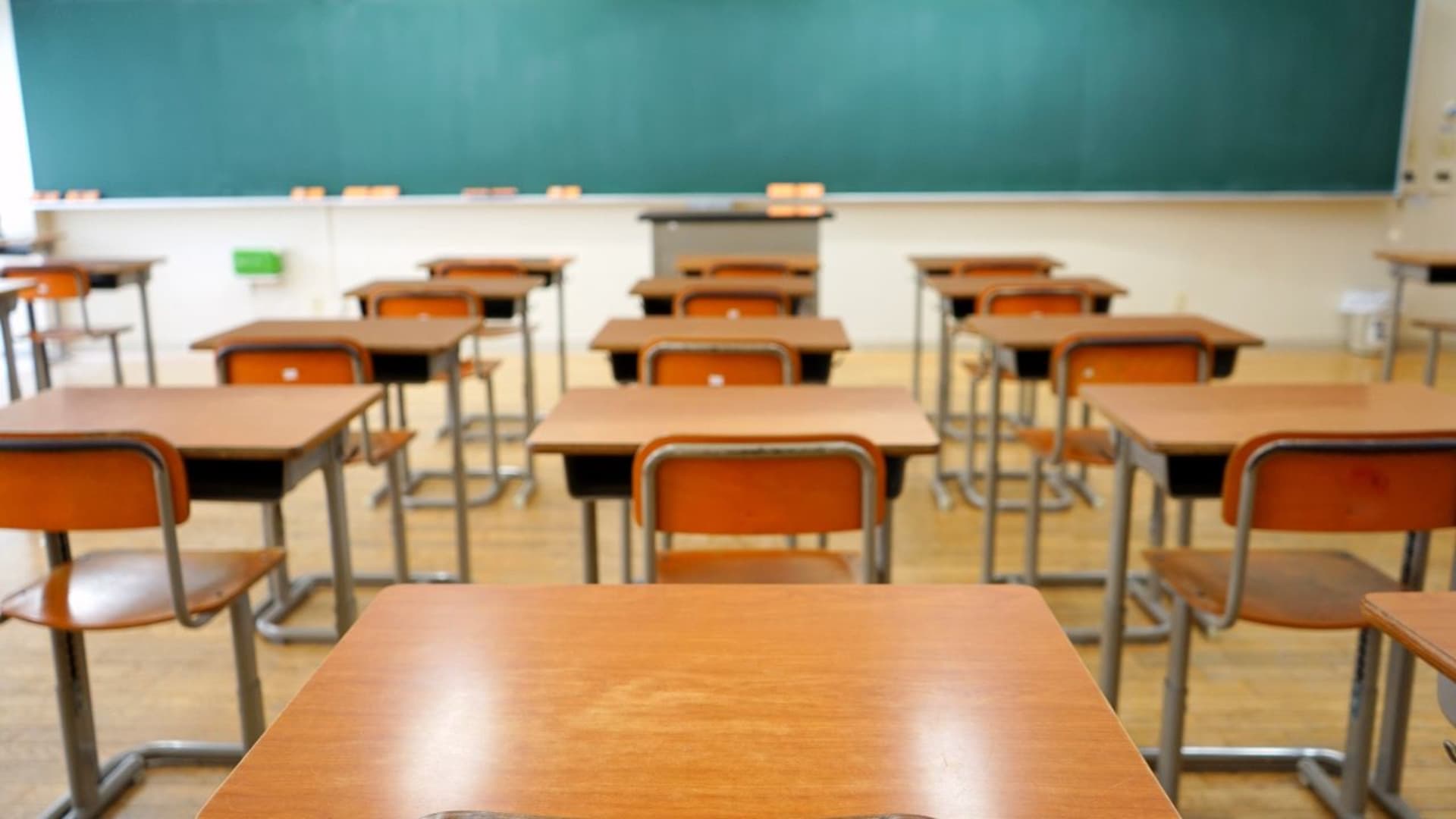 Stipendi scuola, aumenti e arretrati in arrivo: fino a 150 euro in più per i docenti e 110 per gli Ata