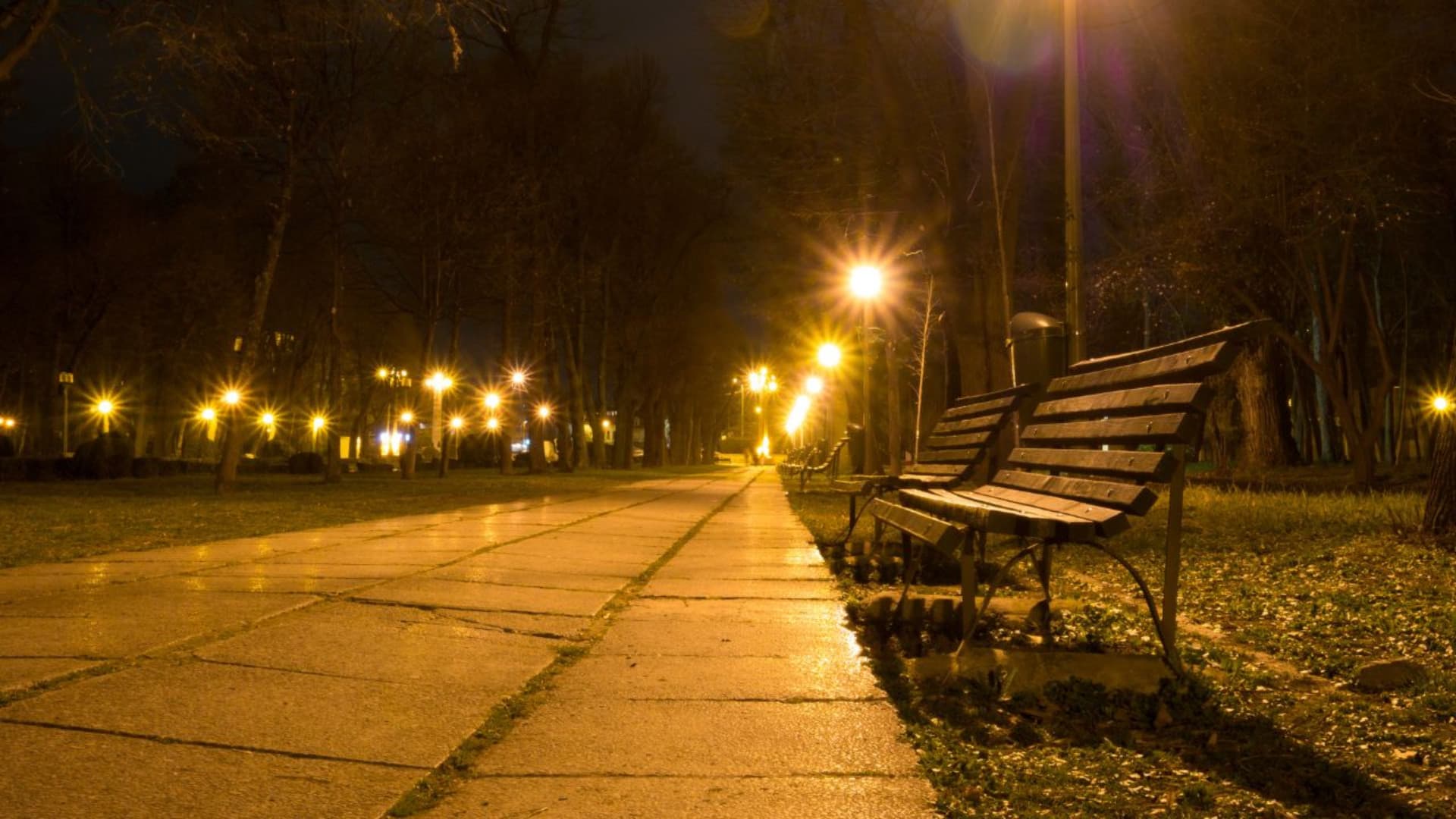 L'uomo fermato di sera per strada (Foto di repertorio)