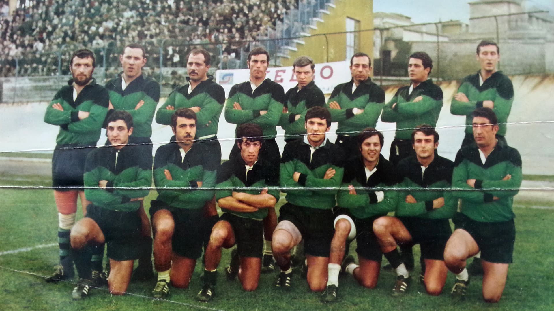 La formazione della Polisportiva L'Aquila Rugby con Daniele Colagrande il secondo da destra