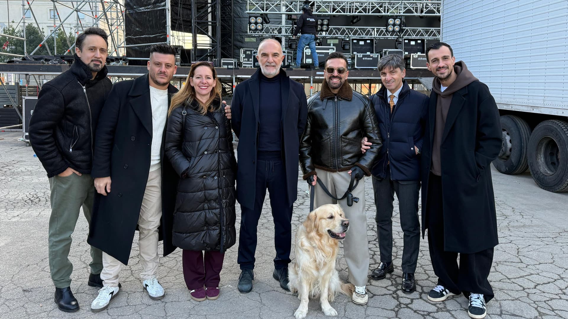 Il sindaco Carlo Masci, l’assessore agli eventi Alfredi Cremonese, il consigliere Maria Luigia Montopolino e la band Scena Muta