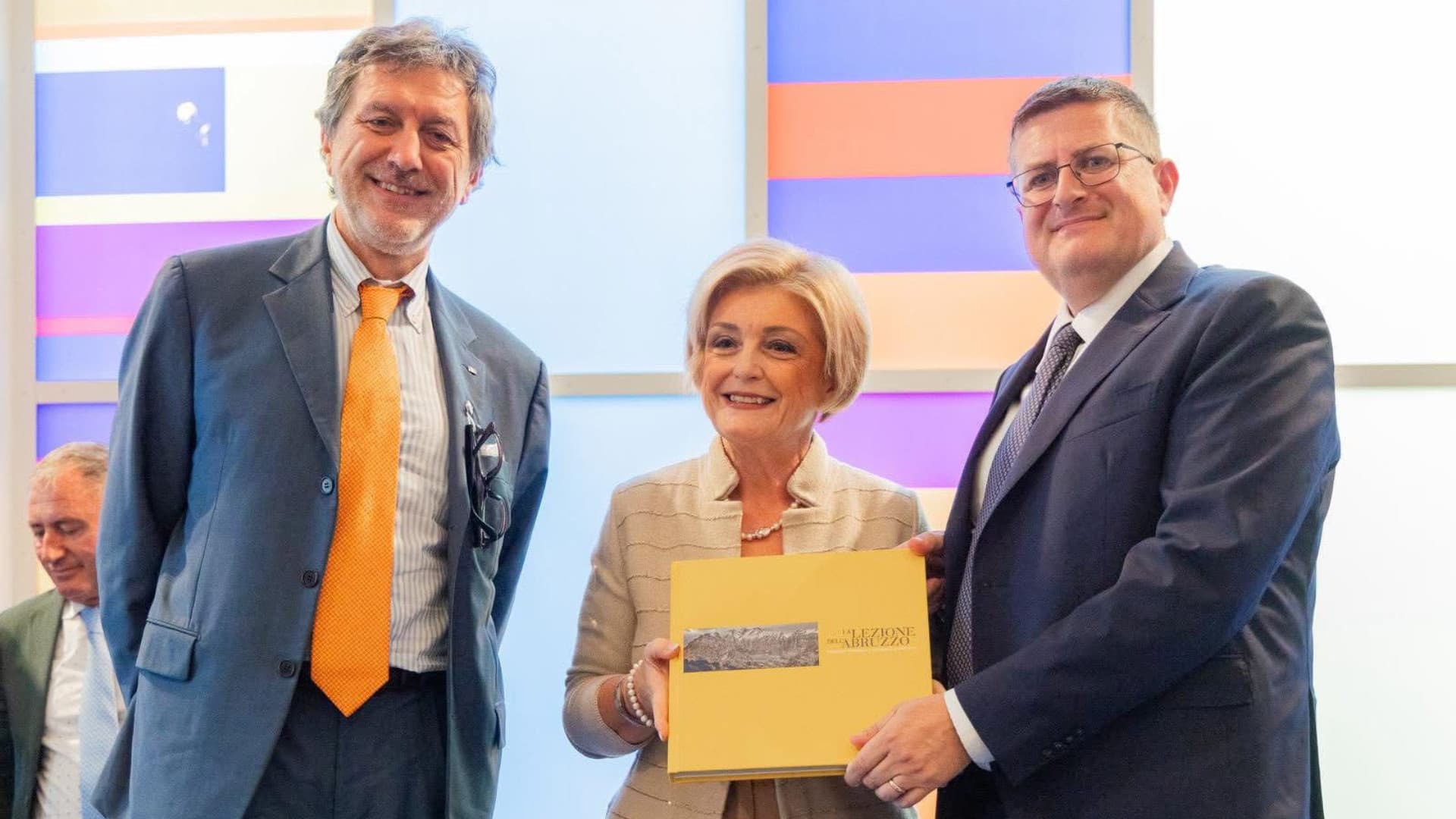 Da sinistra Marco Marsilio, la ministra Marina Calderone e Roberto Santangelo