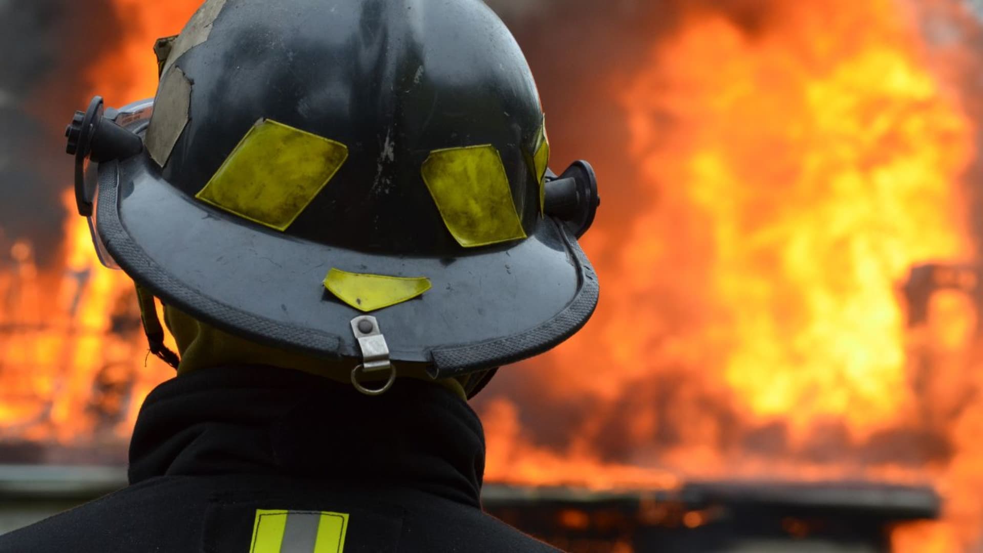 Carpineto della Nora, incendio in un fienile: intervengono i vigili del fuoco