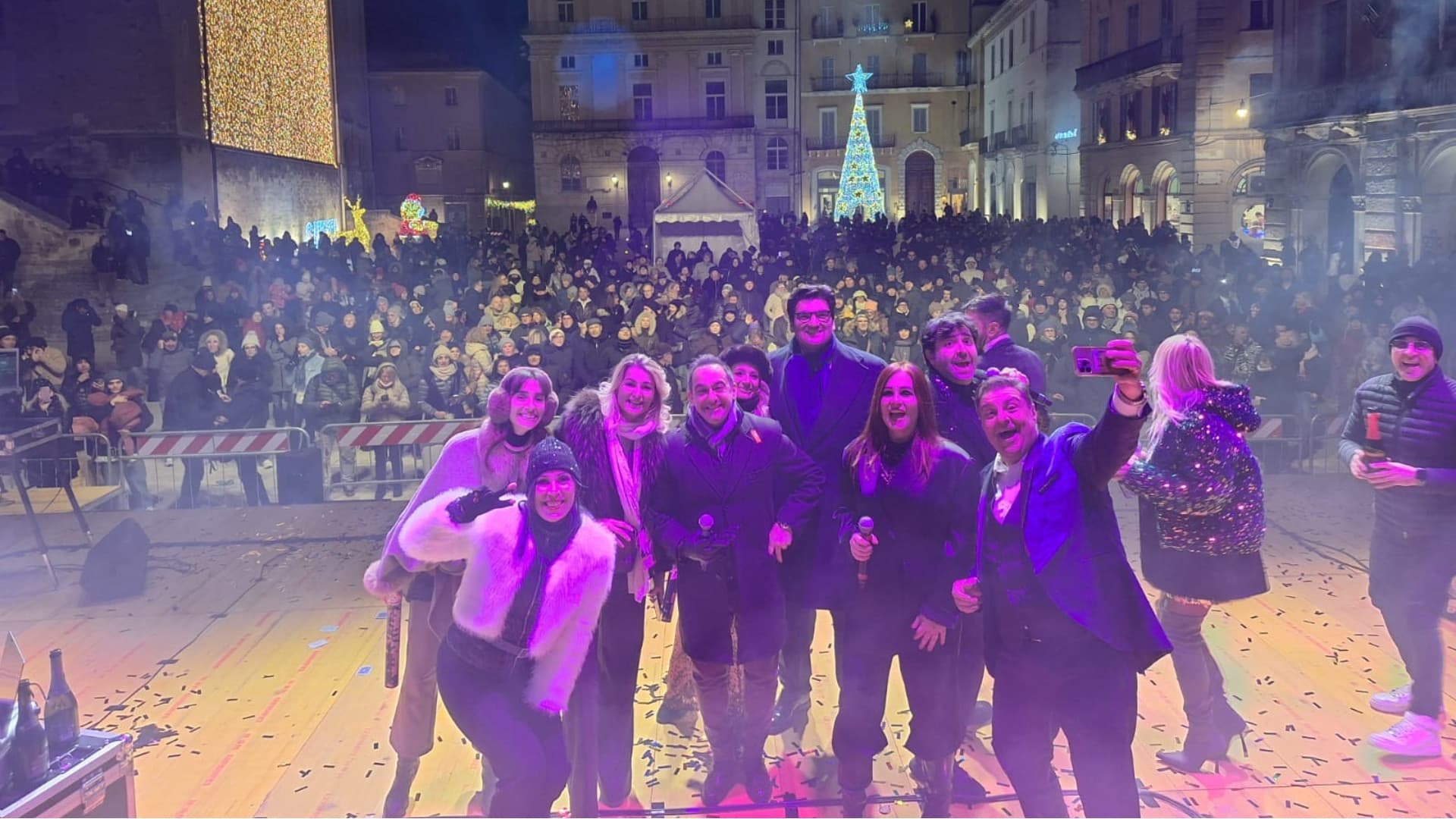 Capodanno a Chieti, piazza San Giustino gremita: successo per lo show con Brandi, Mazzocchetti e Lauretta