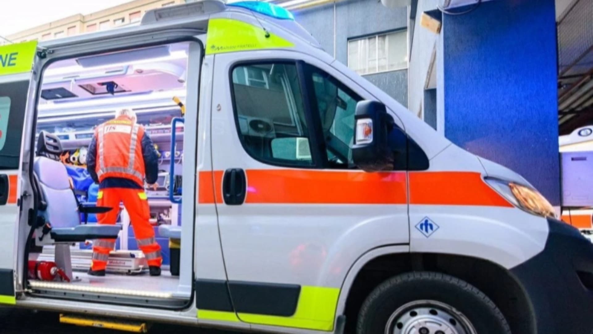 Castel di Sangro, sbanda e il guardrail divide l'auto in due: muore una donna