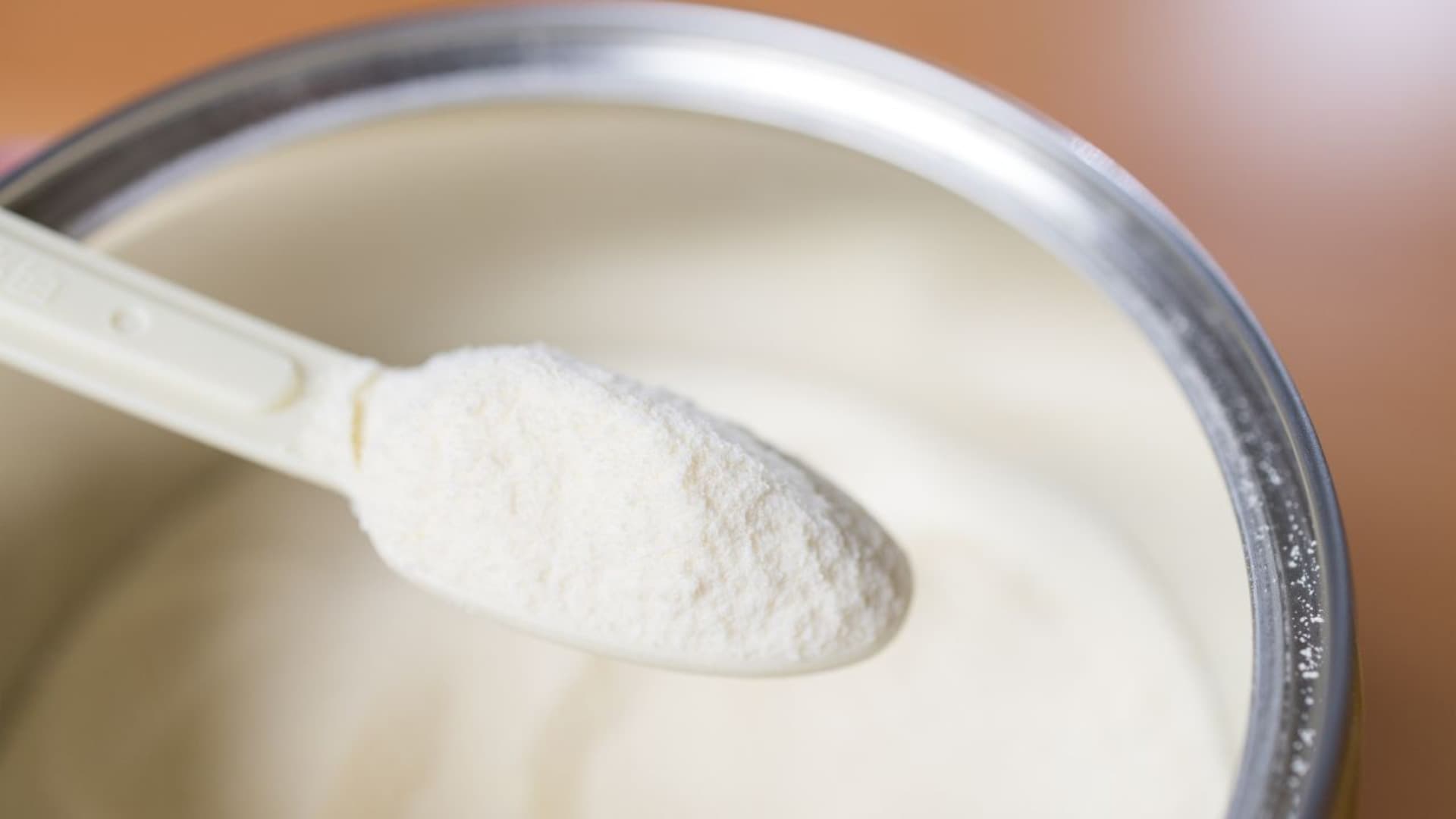 Nestlé ritira latte per neonati in via precauzionale: i lotti coinvolti