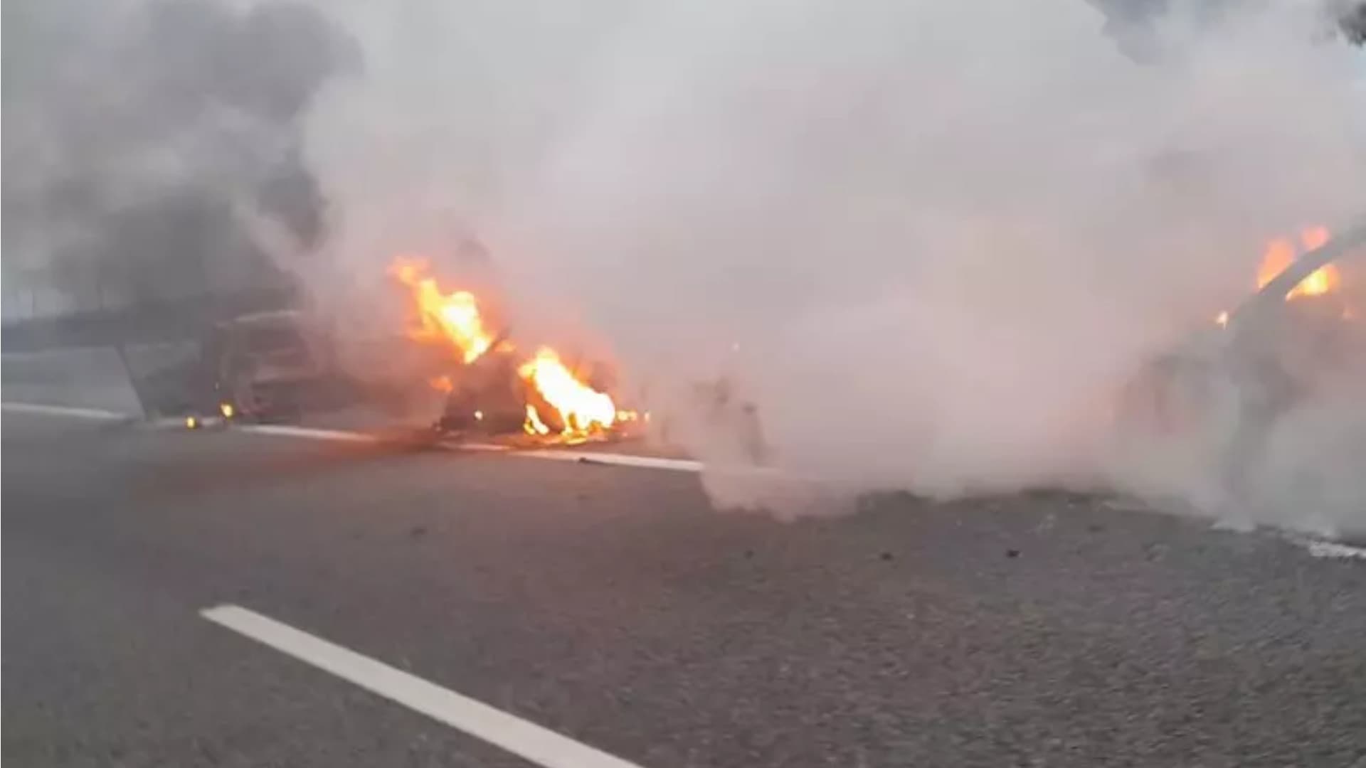 L'assalto (foto Ansa)