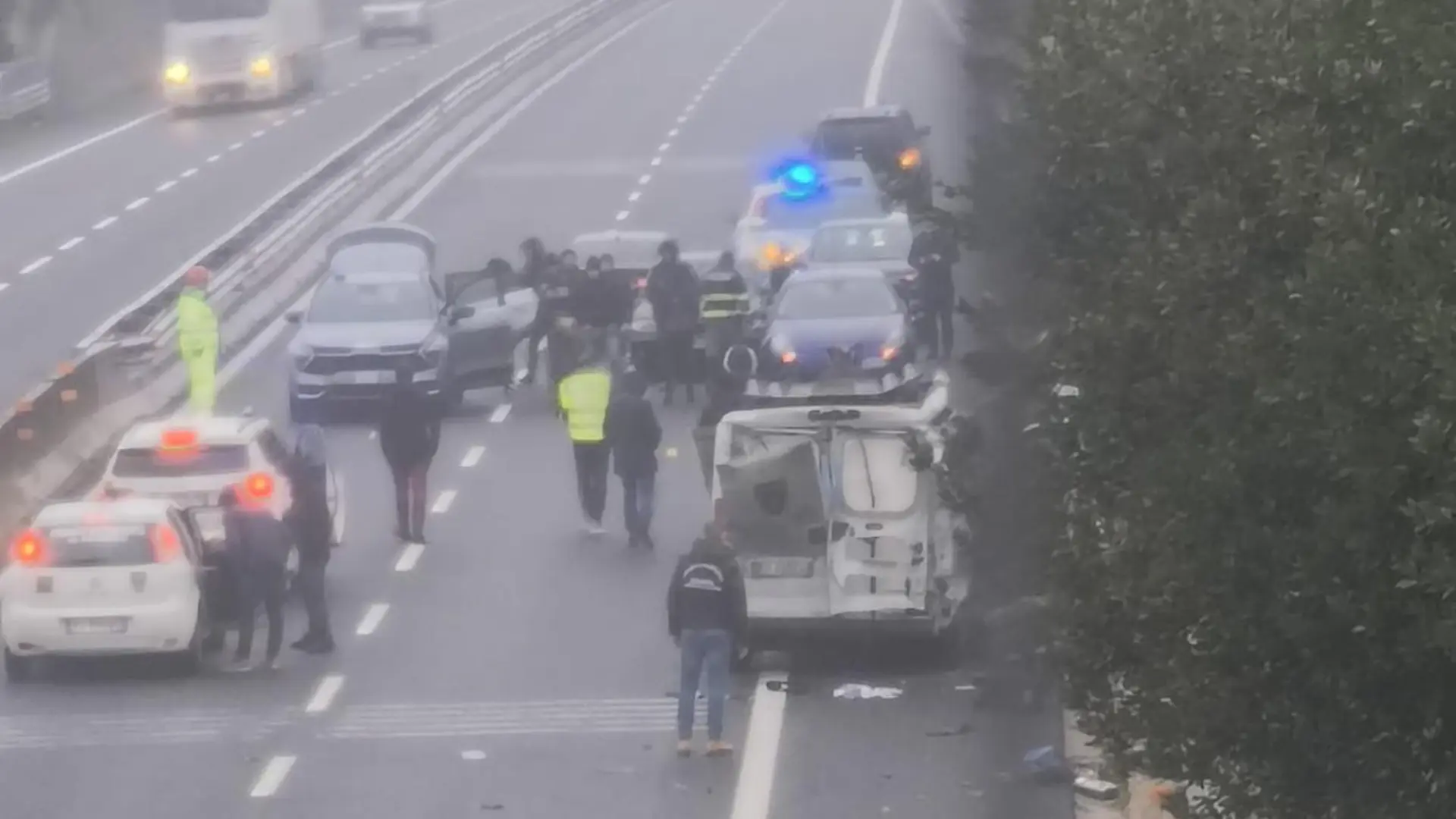 Esplosivi e preparazione militare: l’assalto sulla A14 fa scattare l’allarme sicurezza