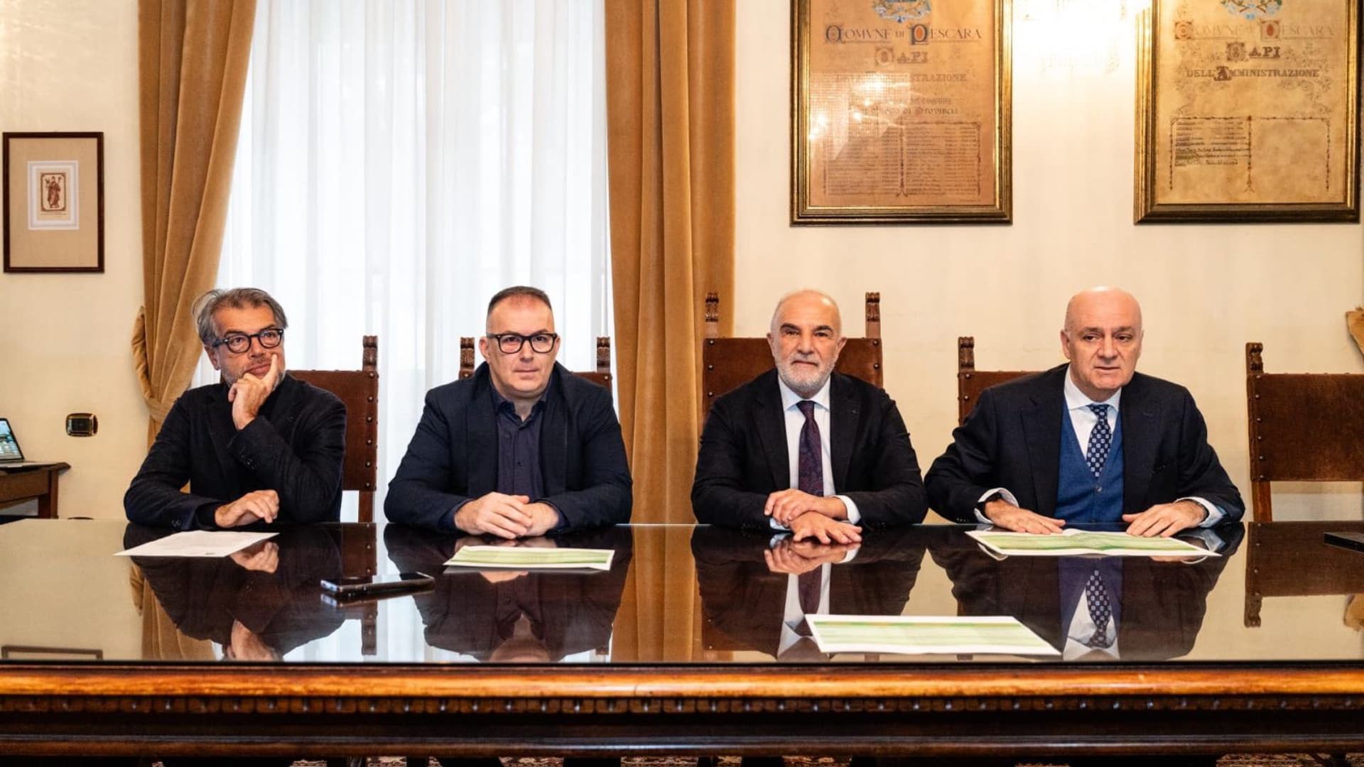 Da sinistra l'assessore alla Mobilità Pescara Adelchi Sulpizio, Ottavio De Martinis (sindaco Montesilvano), Carlo Masci (sindaco Pescara) e Gabriele De Angelis presidente Tua