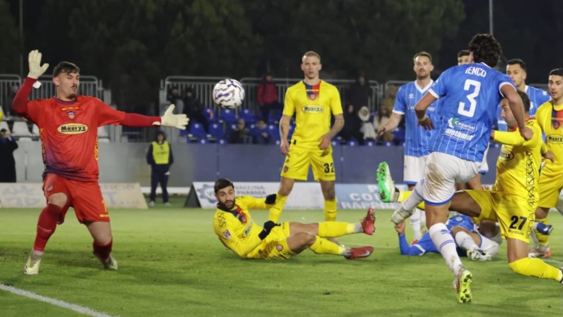 Un momento del match (Foto da Fb: Pineto calcio)