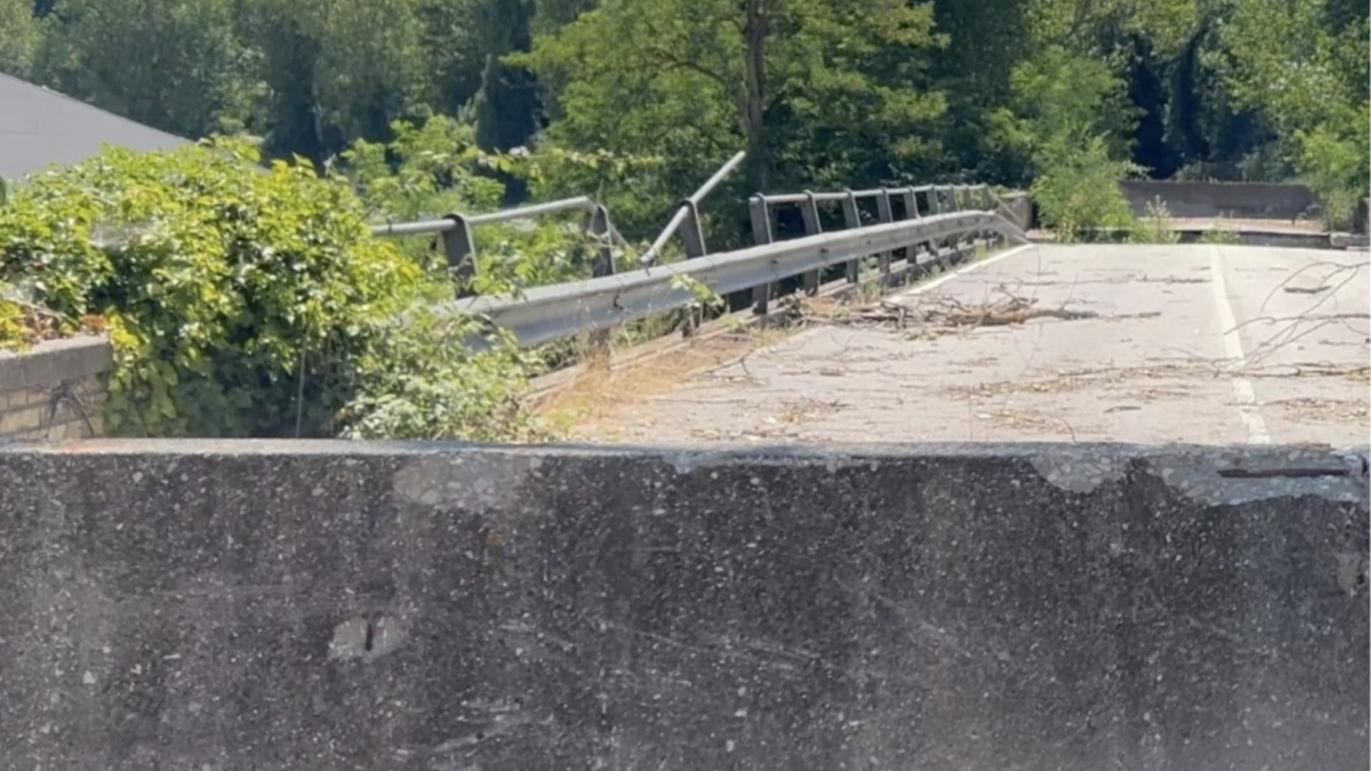 Il ponte chiuso