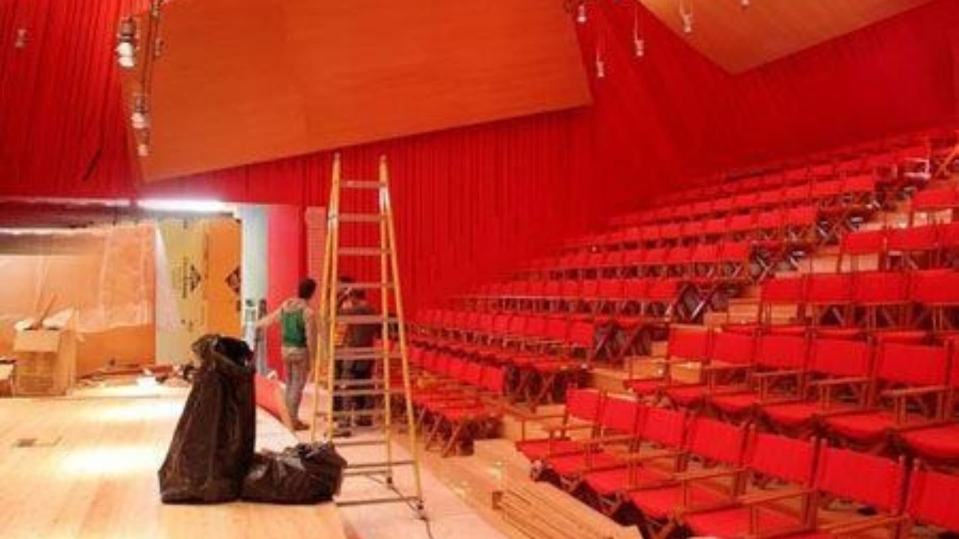 Il palco in allestimento