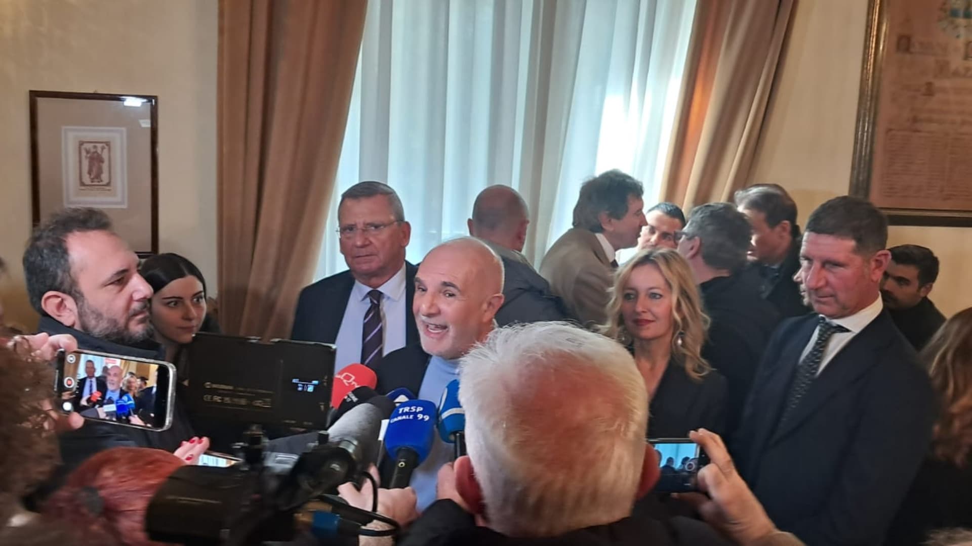 Il sindaco Masci durante la conferenza stampa