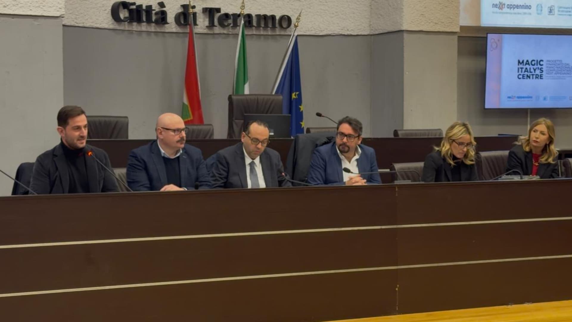 Il sindaco Gianguido D’Alberto e l’assessore Antonio Filipponi, insieme ai rappresentanti dei comuni coinvolti e ai partner di progetto.