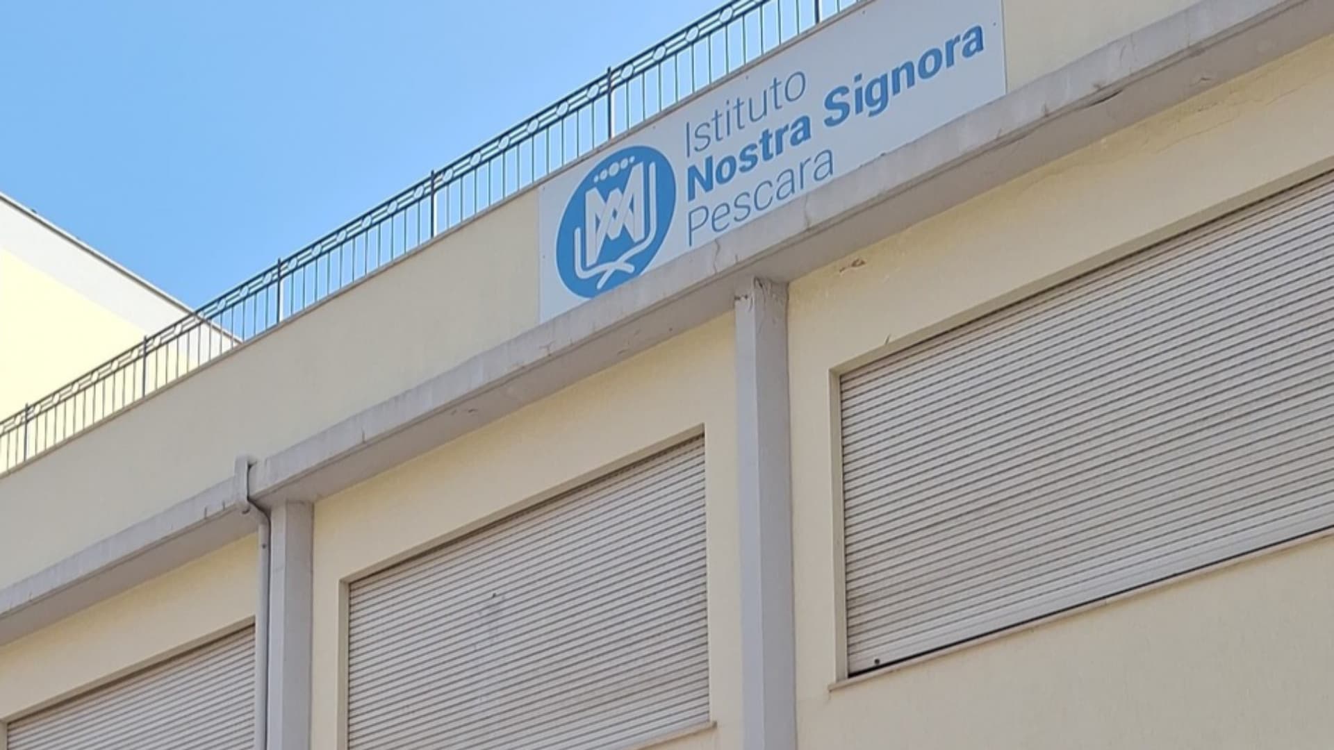 Pescara, chiuso il liceo Marconi per "persistenti molestie olfattive". «Ma nessun problema per la scuola d'infanzia»