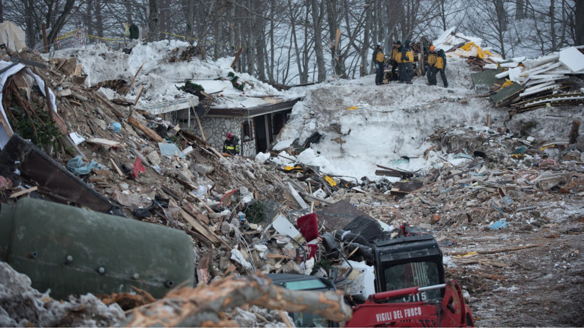 Le macerie dell'hotel