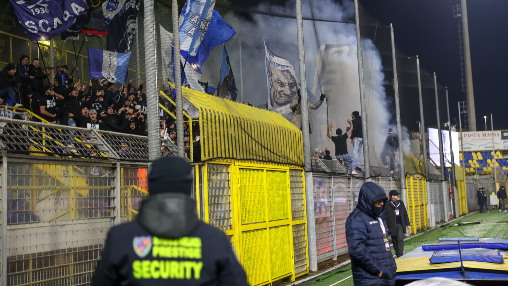 Tifosi del Pescara a Castellamare di Stabia