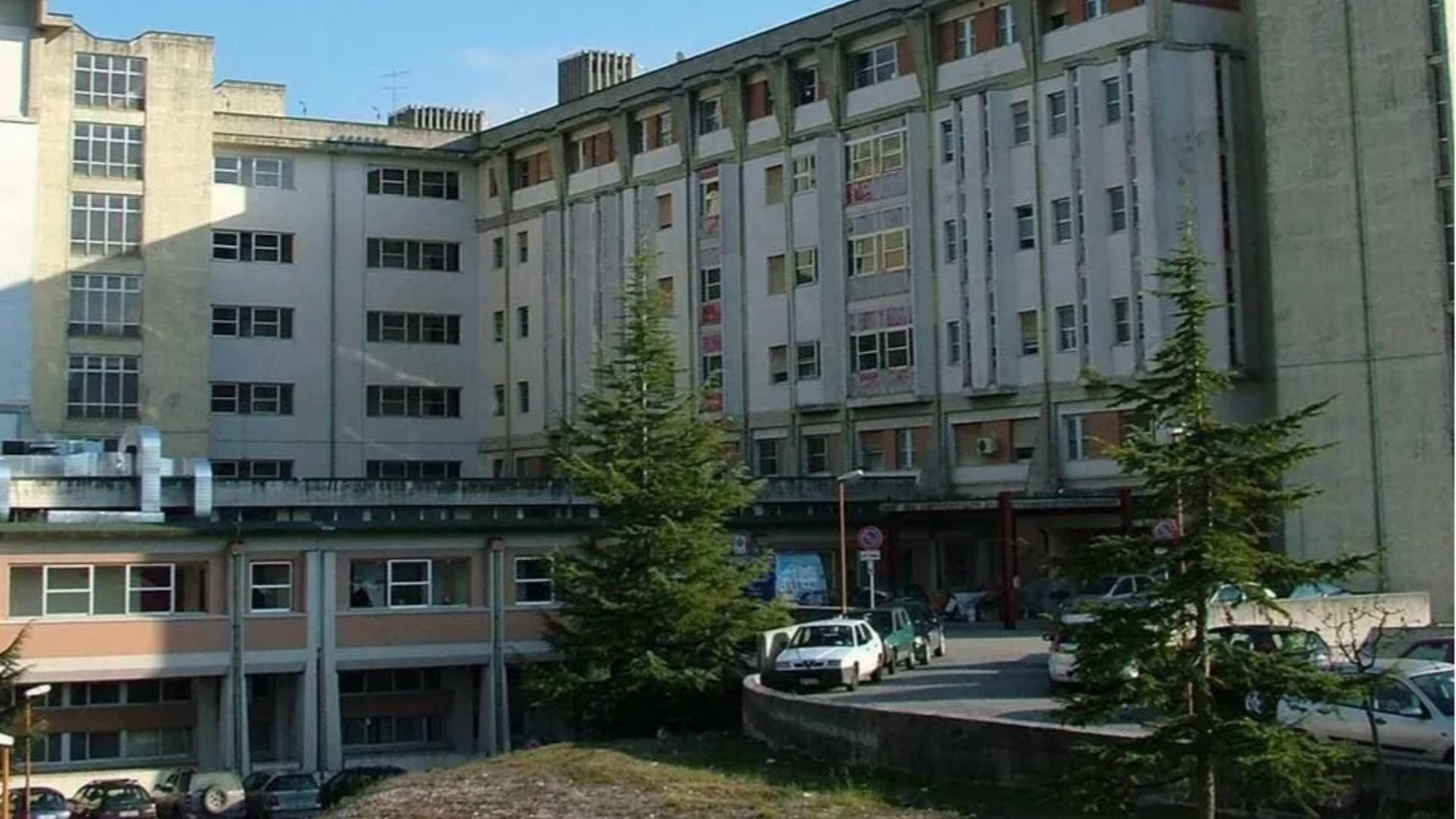 L'Aquila, si ribalta con un escavatore: è morto l'operaio di 59 anni