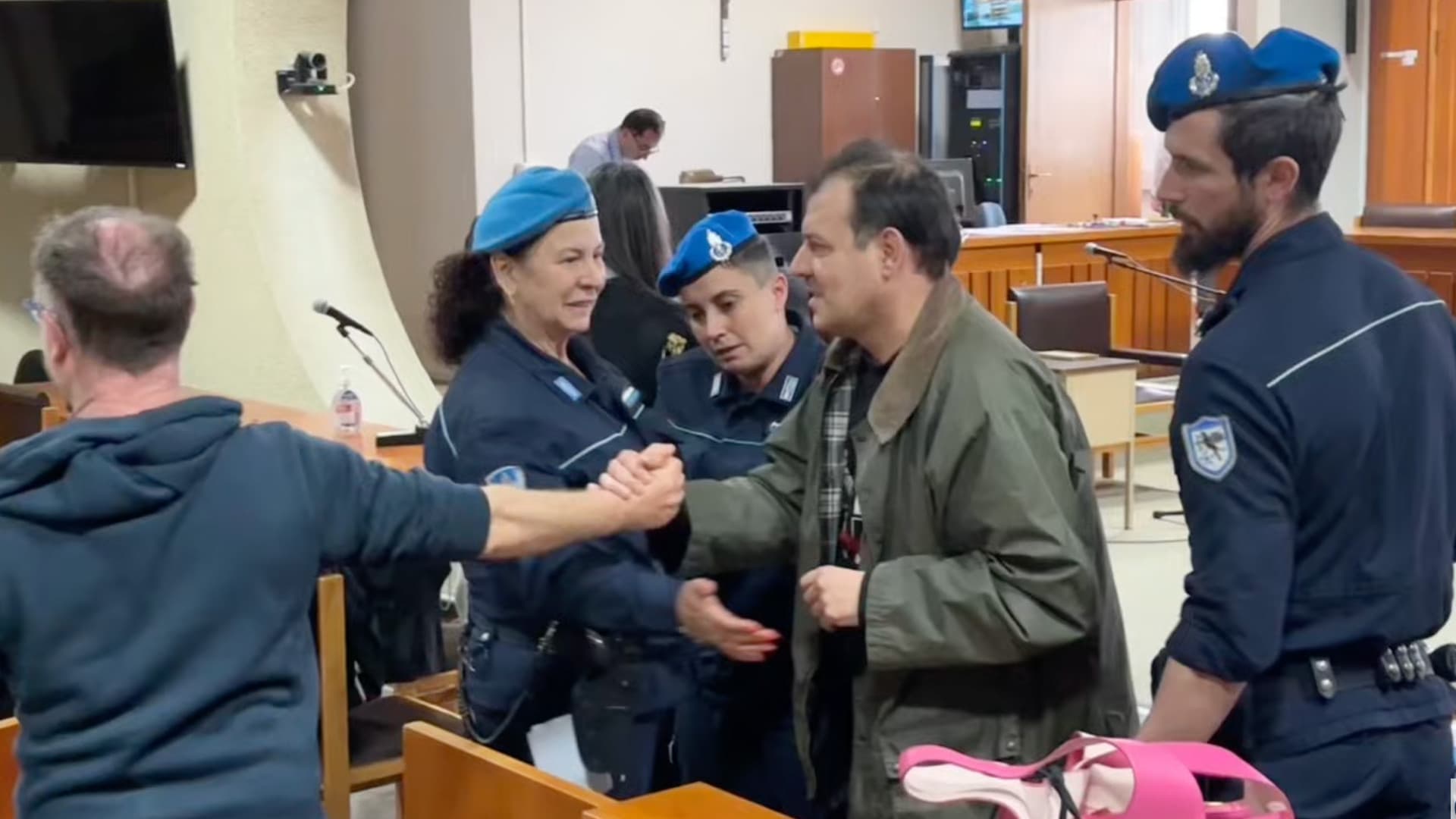 Teramo, uccise il padre con 90 coltellate: la Corte d’Appello conferma 14 anni a Francesco Di Rocco