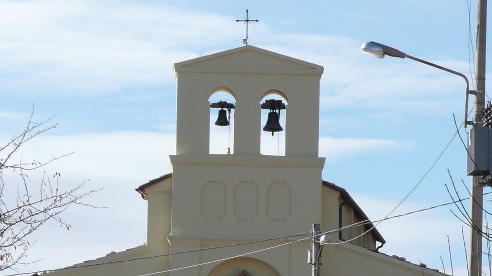 La facciata della chiesa