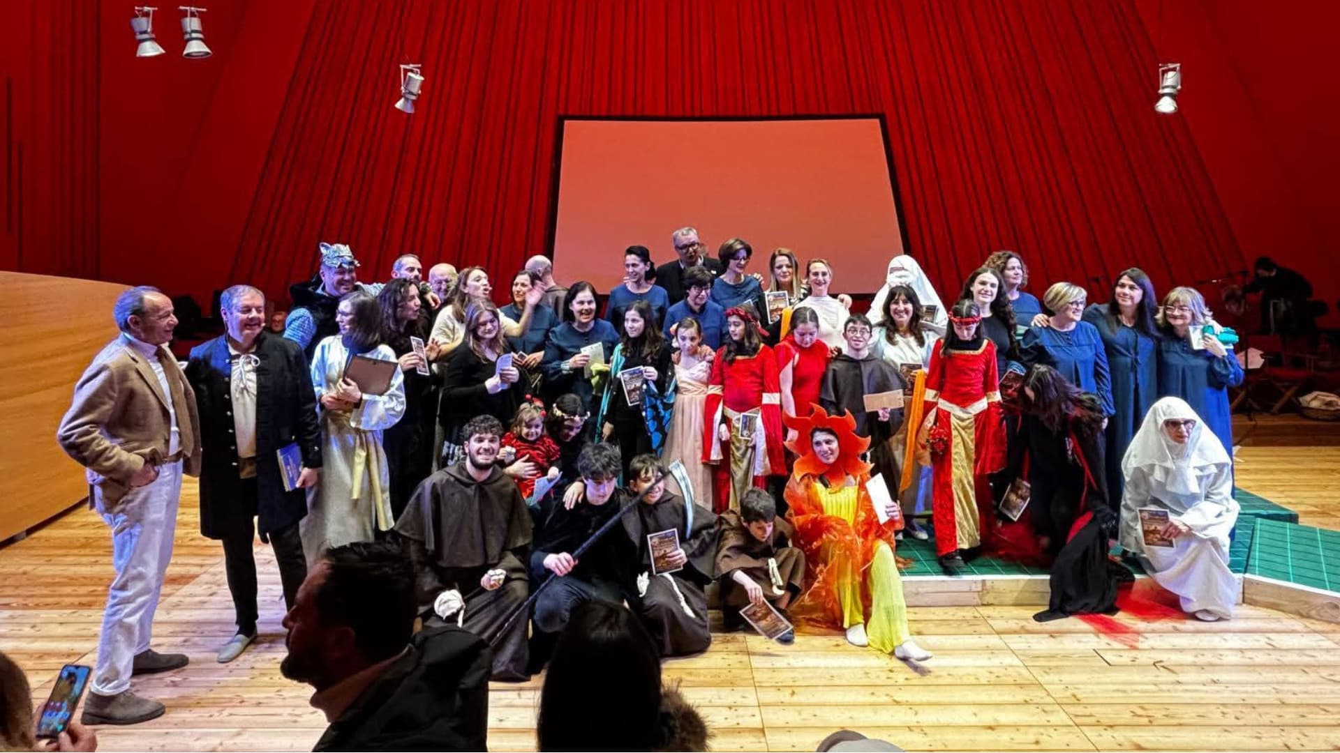 L'Aquila, un grande successo il musical "Forza venite gente"