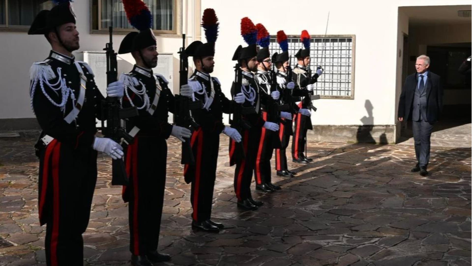 L’Aquila, il Prefetto Cusumano visita la caserma dei Carabinieri