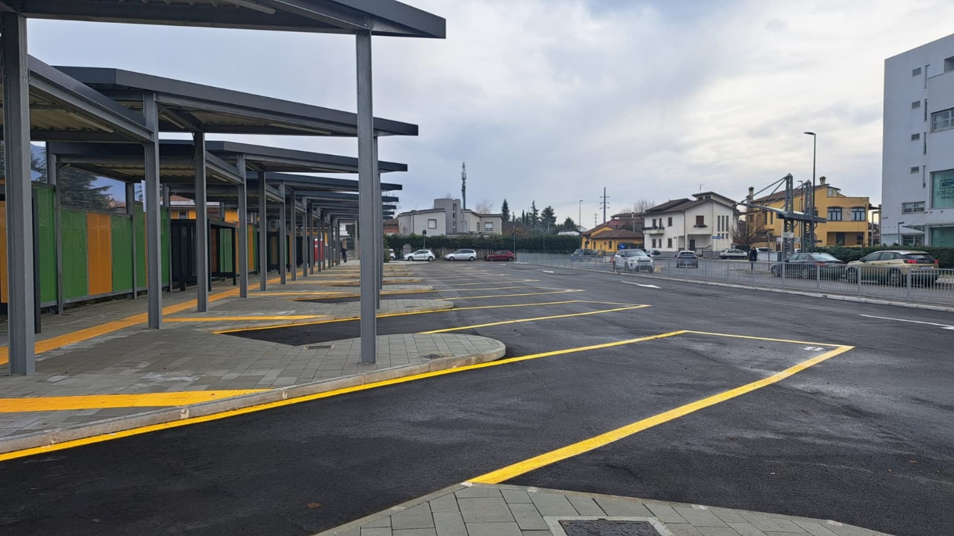 Gli stalli del bus Tua a piazzale Kennedy ad Avezzano