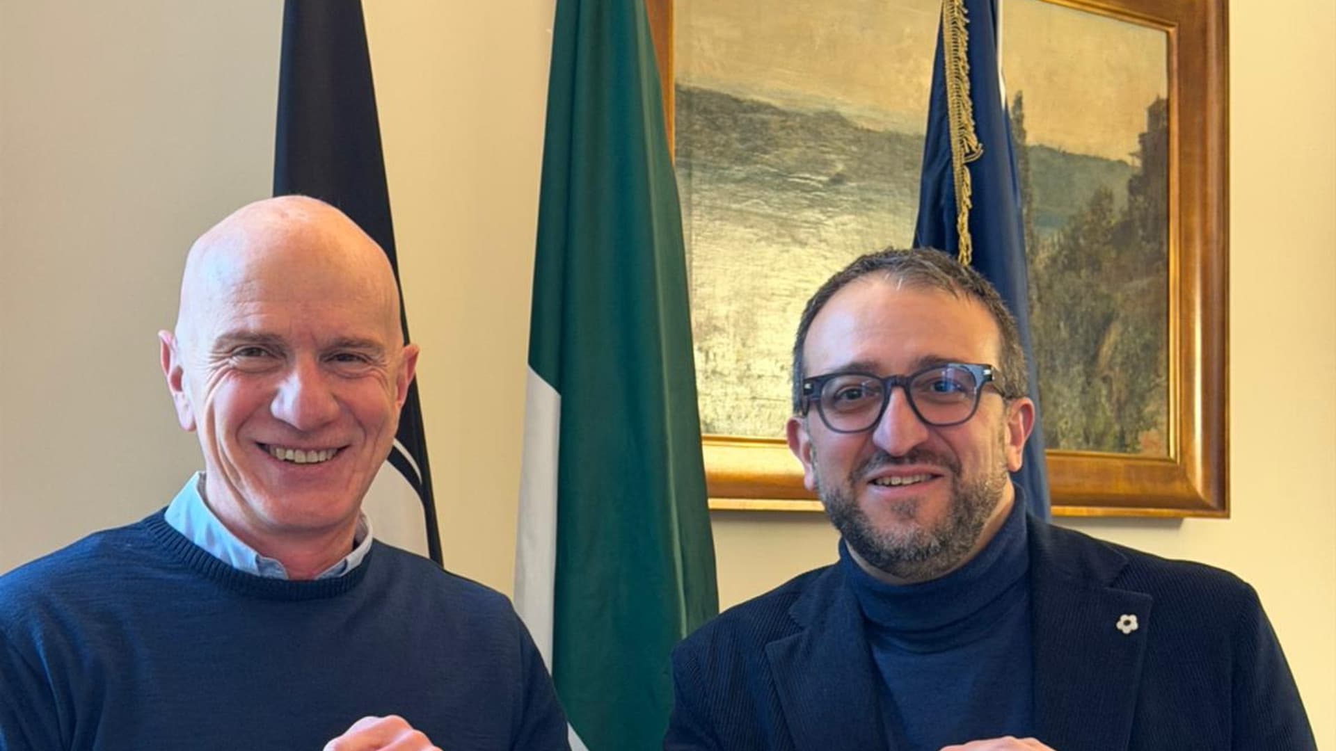 Da sinistra Roberto Nardecchia e il sindaco dell'Aquila Pierluigi Biondi