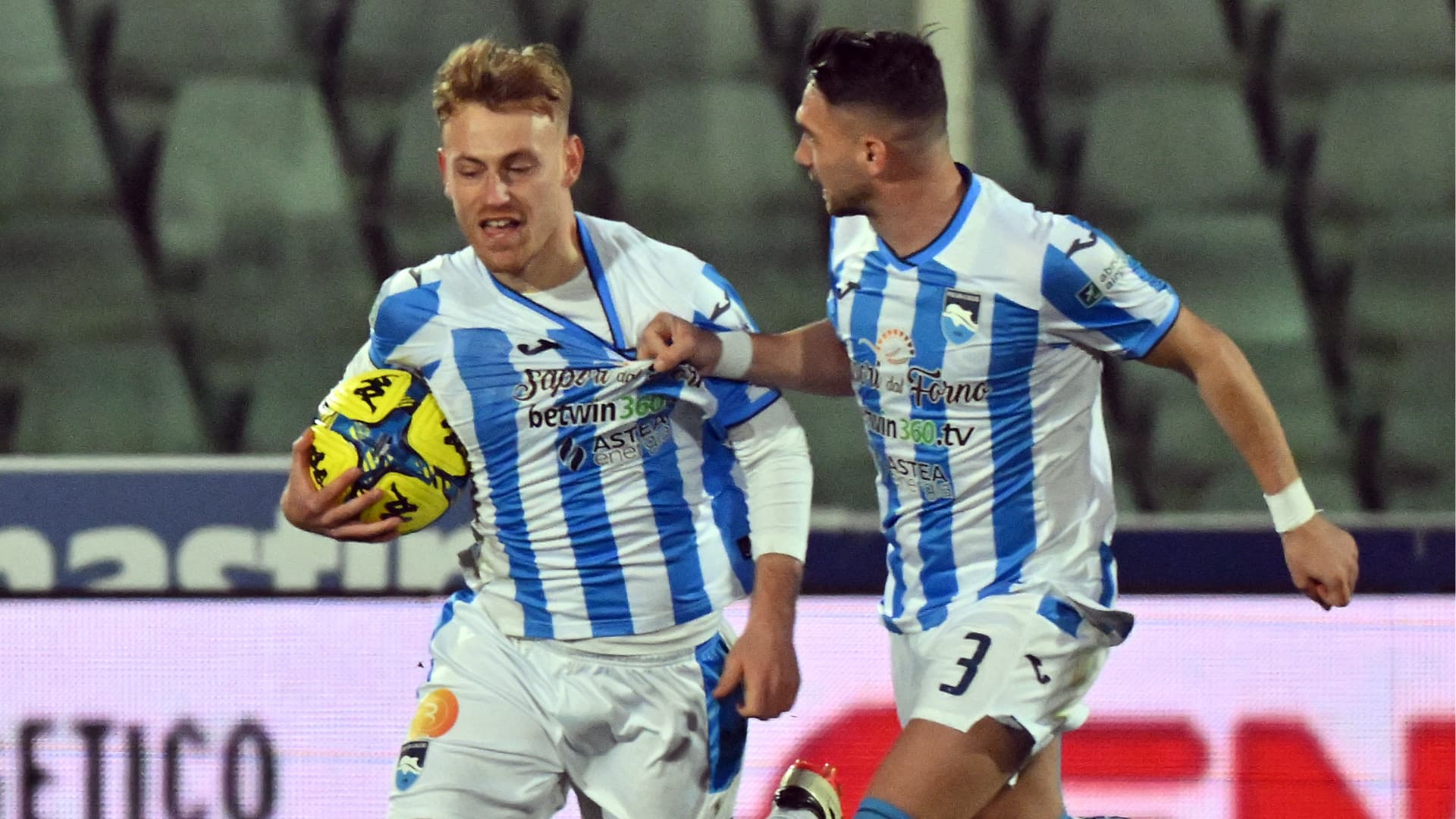 Meazzi esulta dopo il gol