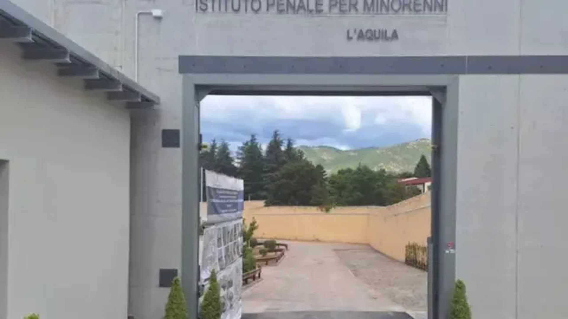 Disordini al carcere minorile dell’Aquila, la polizia penitenziaria chiede più sicurezza