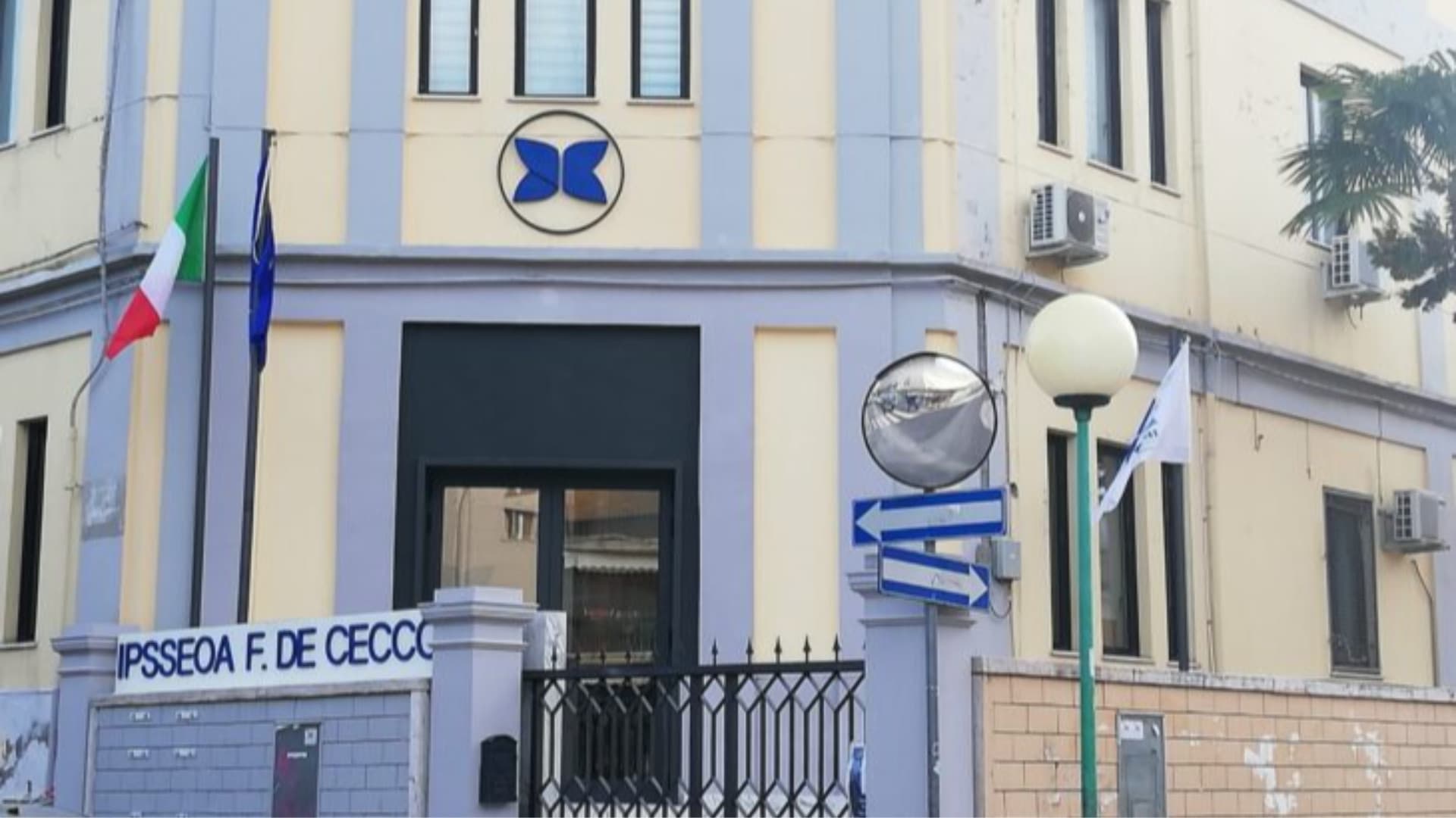 Pescara, fialetta maleodorante all'alberghiero De Cecco: studente sospeso