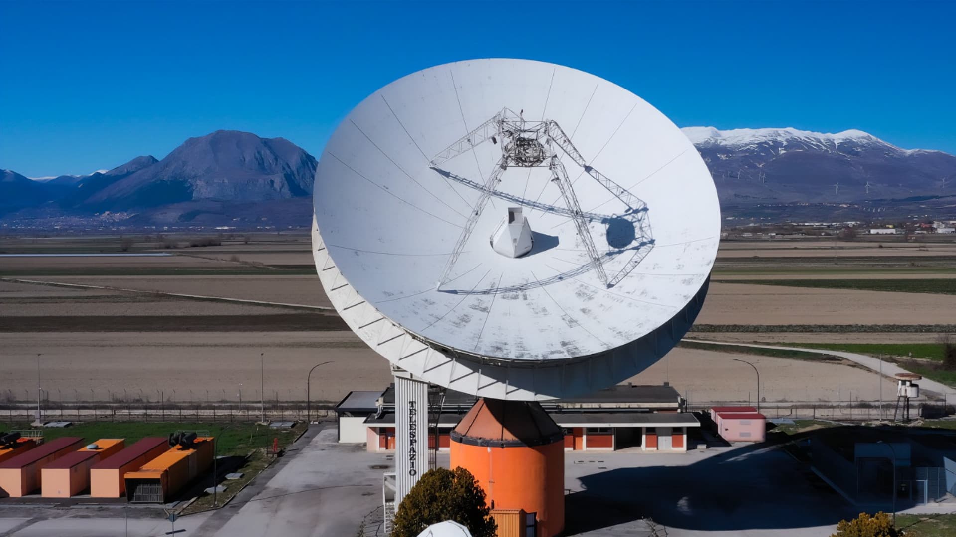 Centro spaziale del Fucino, l’antenna storica FOC-1A si rinnova per le future missioni lunari