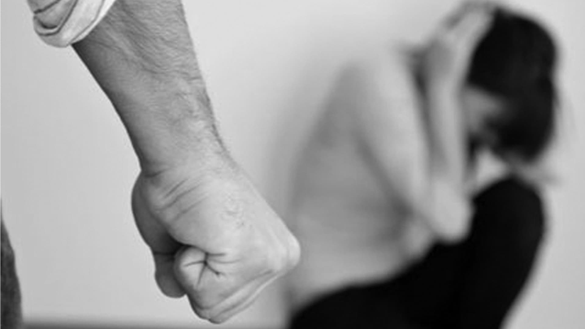 Violenza in famiglia, la sentenza: 4 anni di carcere per un uomo che minacciava la ex compagna