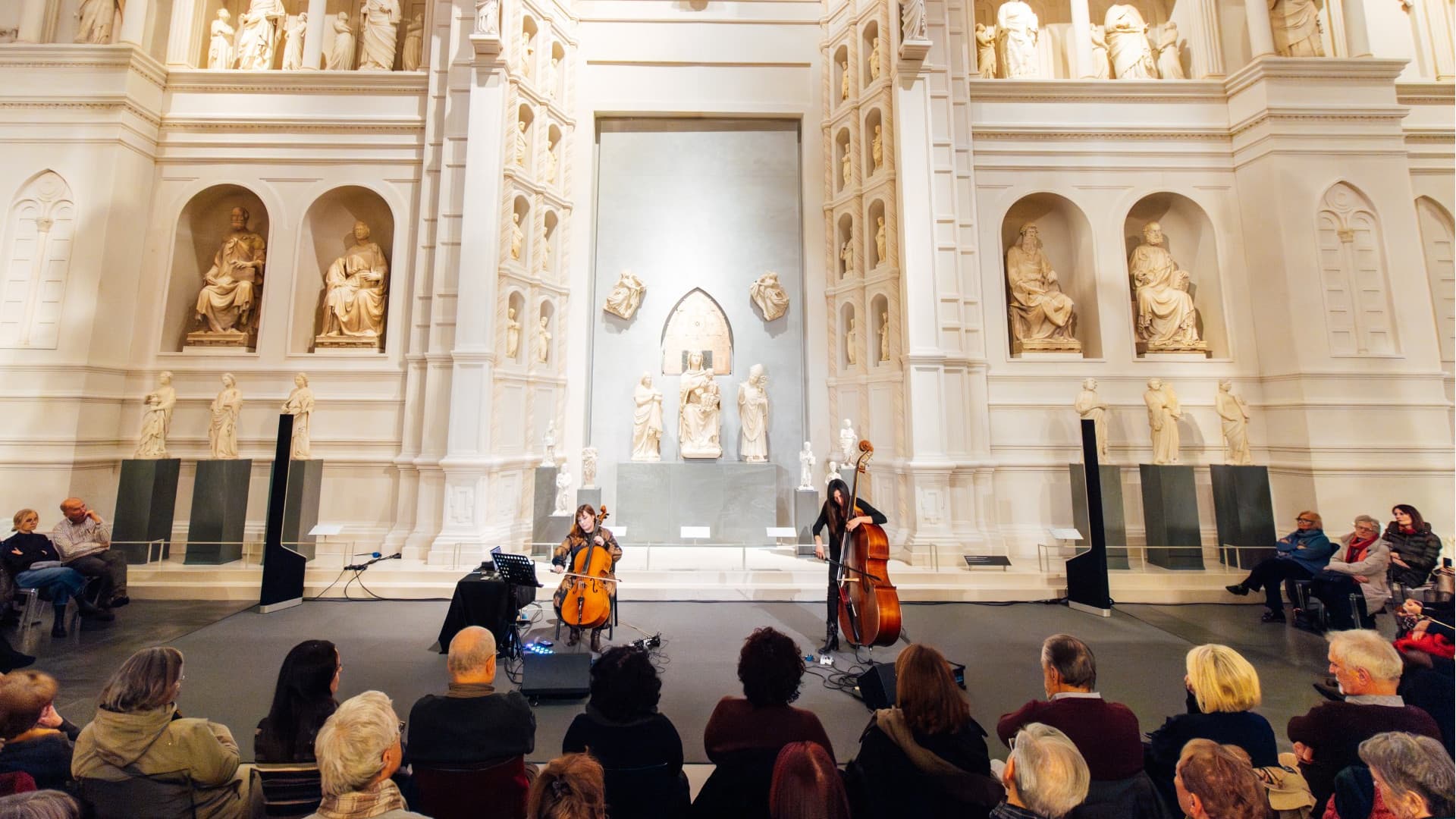 L'Aquila, la violoncellista Flavia Massimo e la contrabbassista Caterina Palazzi presentano “Hayalet”