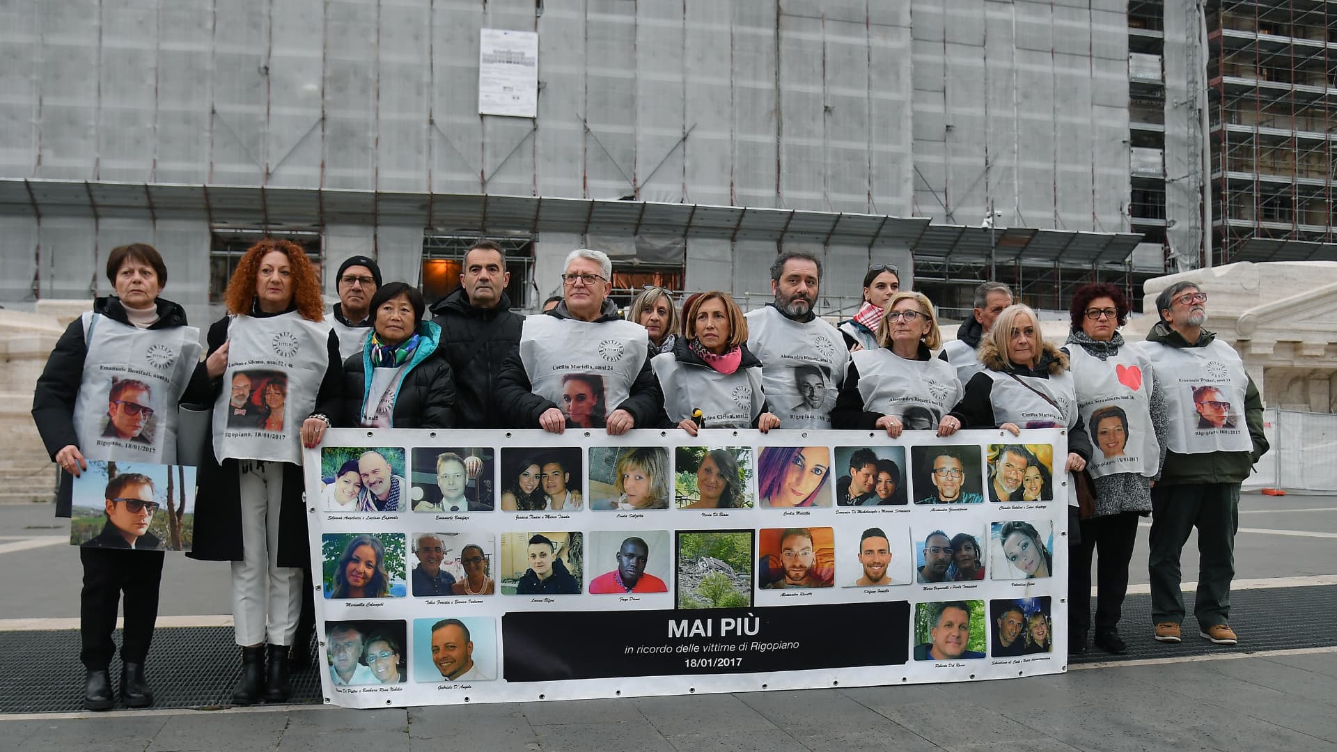 I parenti delle vittime nel dicembre 2024