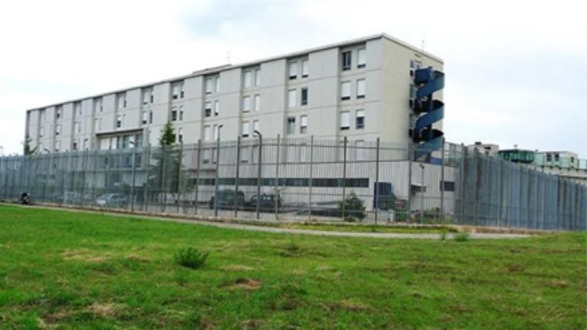 Castrogno, detenuto in escandescenza: minacce e atti osceni contro il personale sanitario