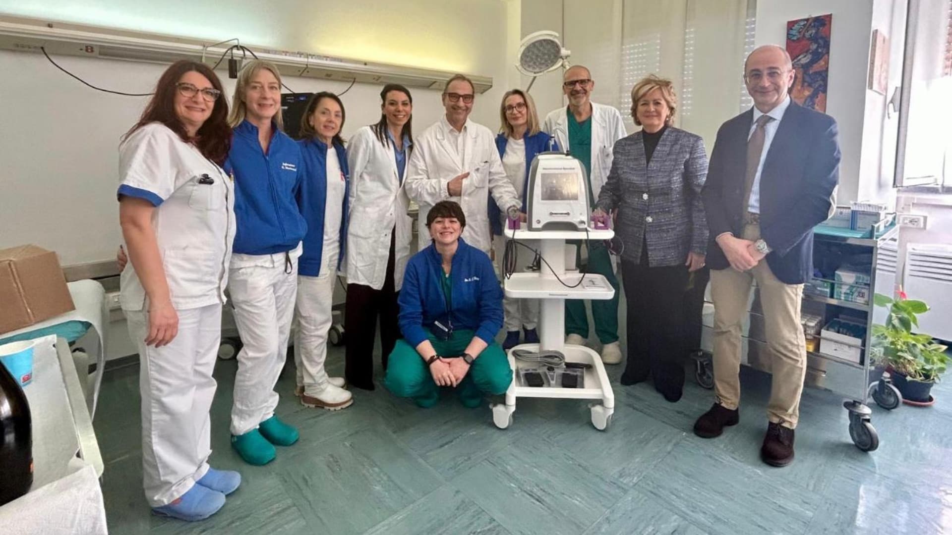 Lo staff con il nuovo macchinario